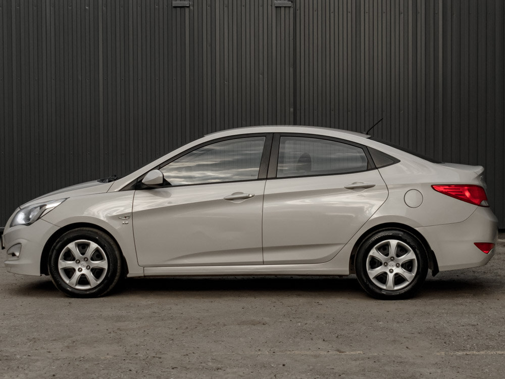 Купить Hyundai Solaris 1.6 AT (123 л.с.), 2015 в Екатеренбурге