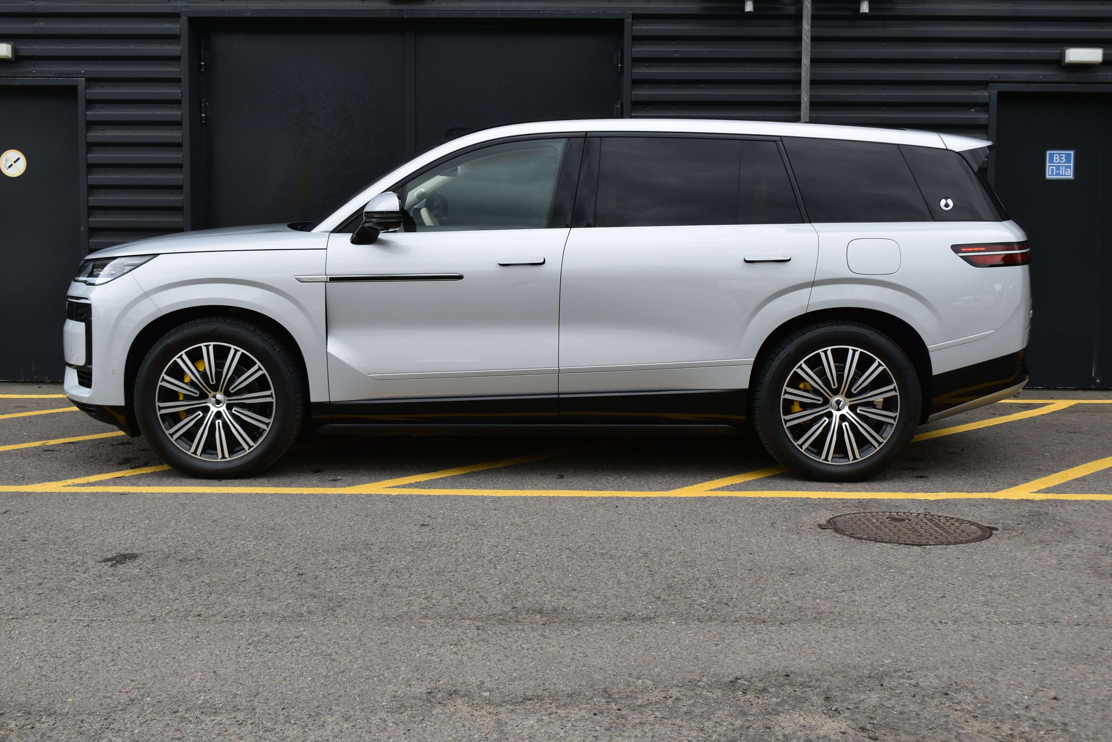 82786190 46.9 kWh 2.0hyb CVT (925 л.с.) 4WD №5
