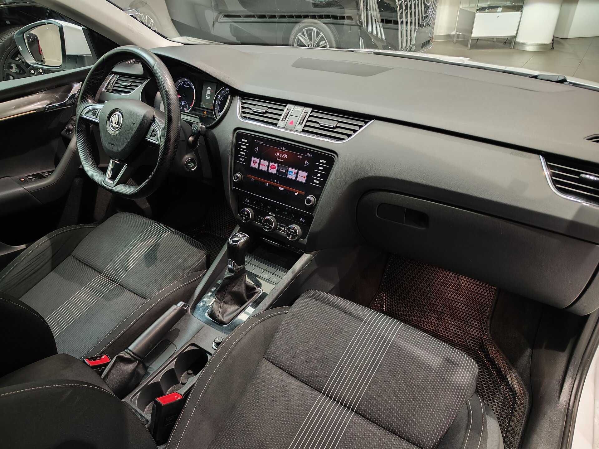 Автомобиль Skoda Octavia 1.8 AMT (180 л.с.) - 13