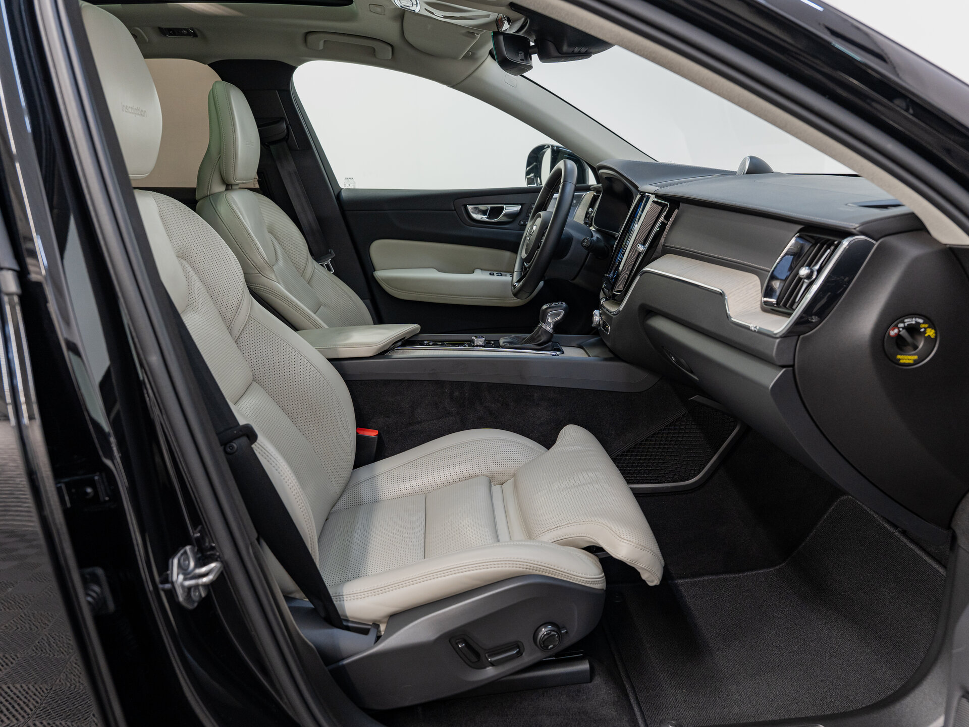 Автомобиль Volvo XC60 2.0d AT (190 л.с.) 4WD - 10