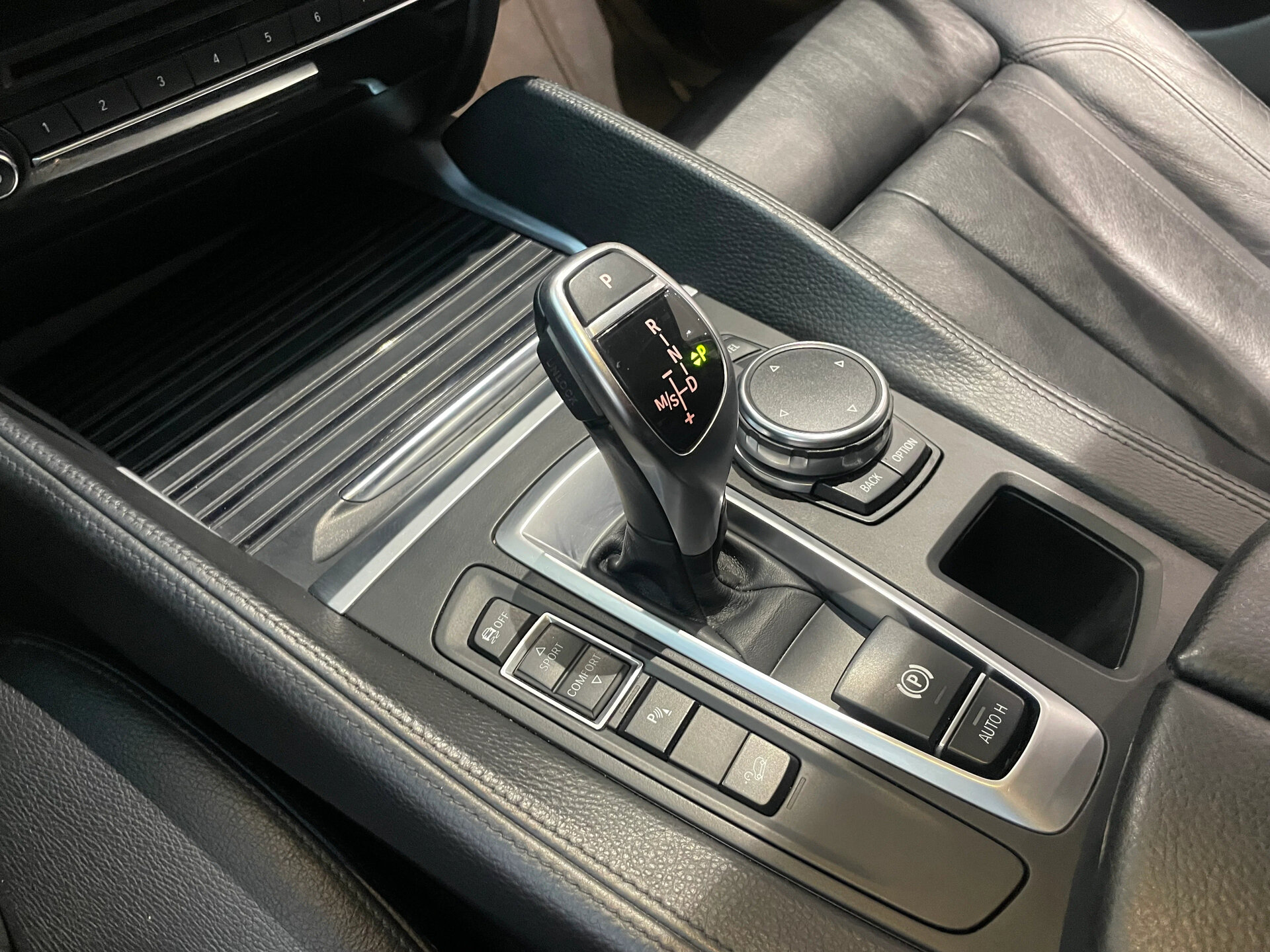 Автомобиль BMW X6 35i 3.0 AT (306 л.с.) 4WD - 18