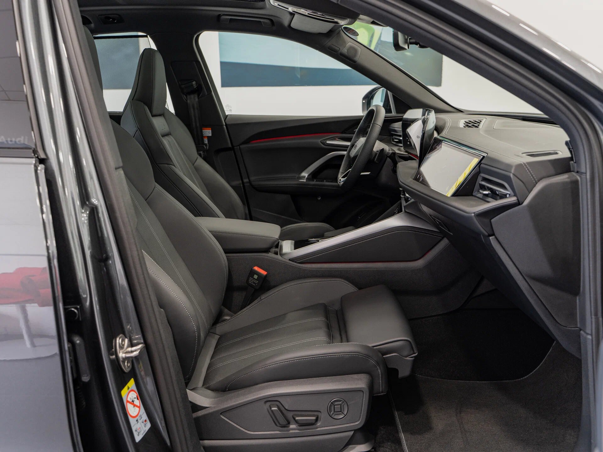 Автомобиль Audi Q5 45 TFSI 2.0 AMT (272 л.с.) 4WD - 8