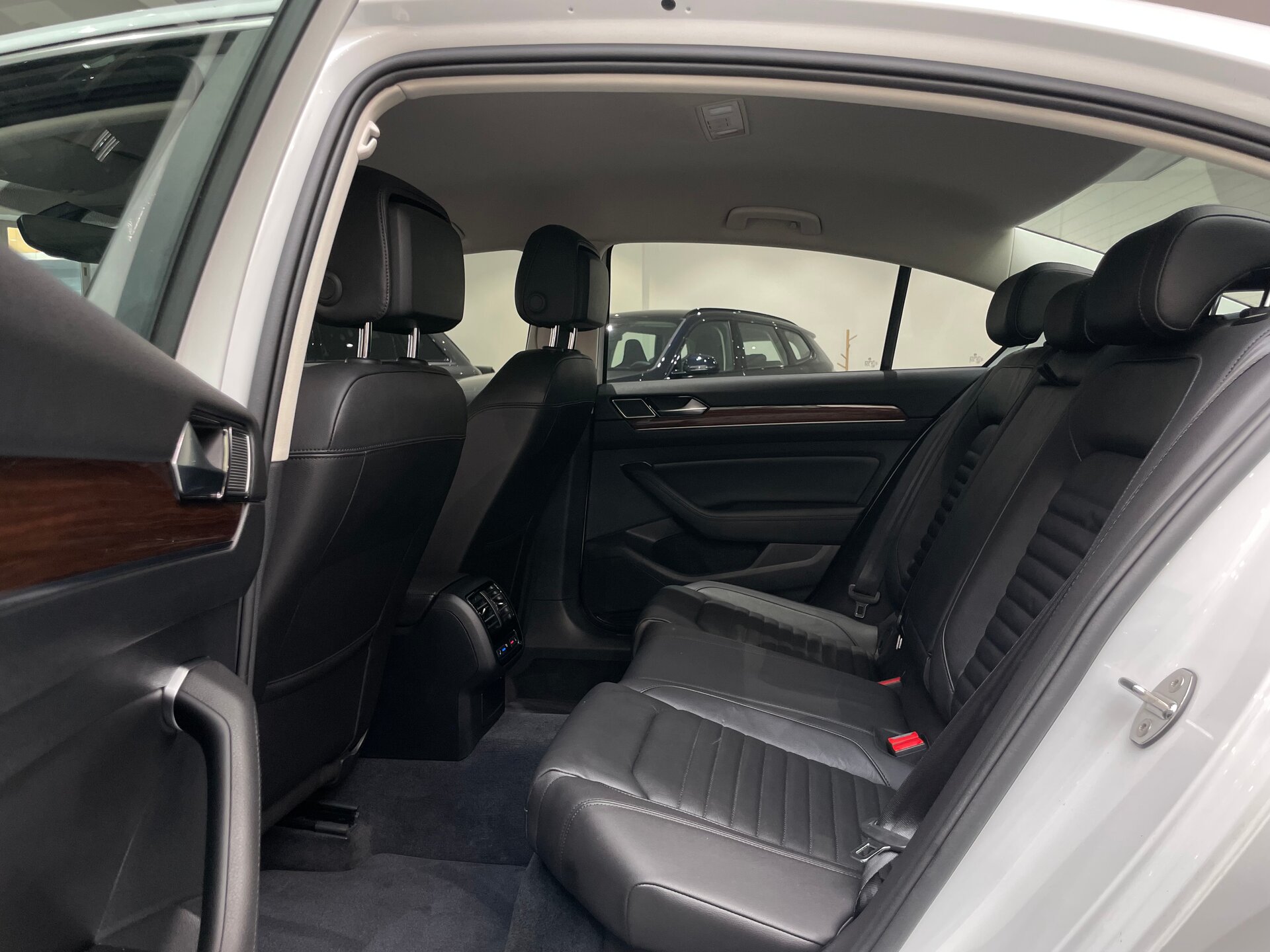 Автомобиль Volkswagen Passat 1.8 AMT (180 л.с.) - 9