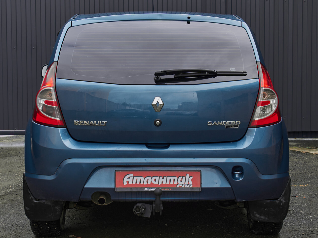 Купить Renault Sandero 1.6 MT (84 л.с.), 2013 в Екатеренбурге