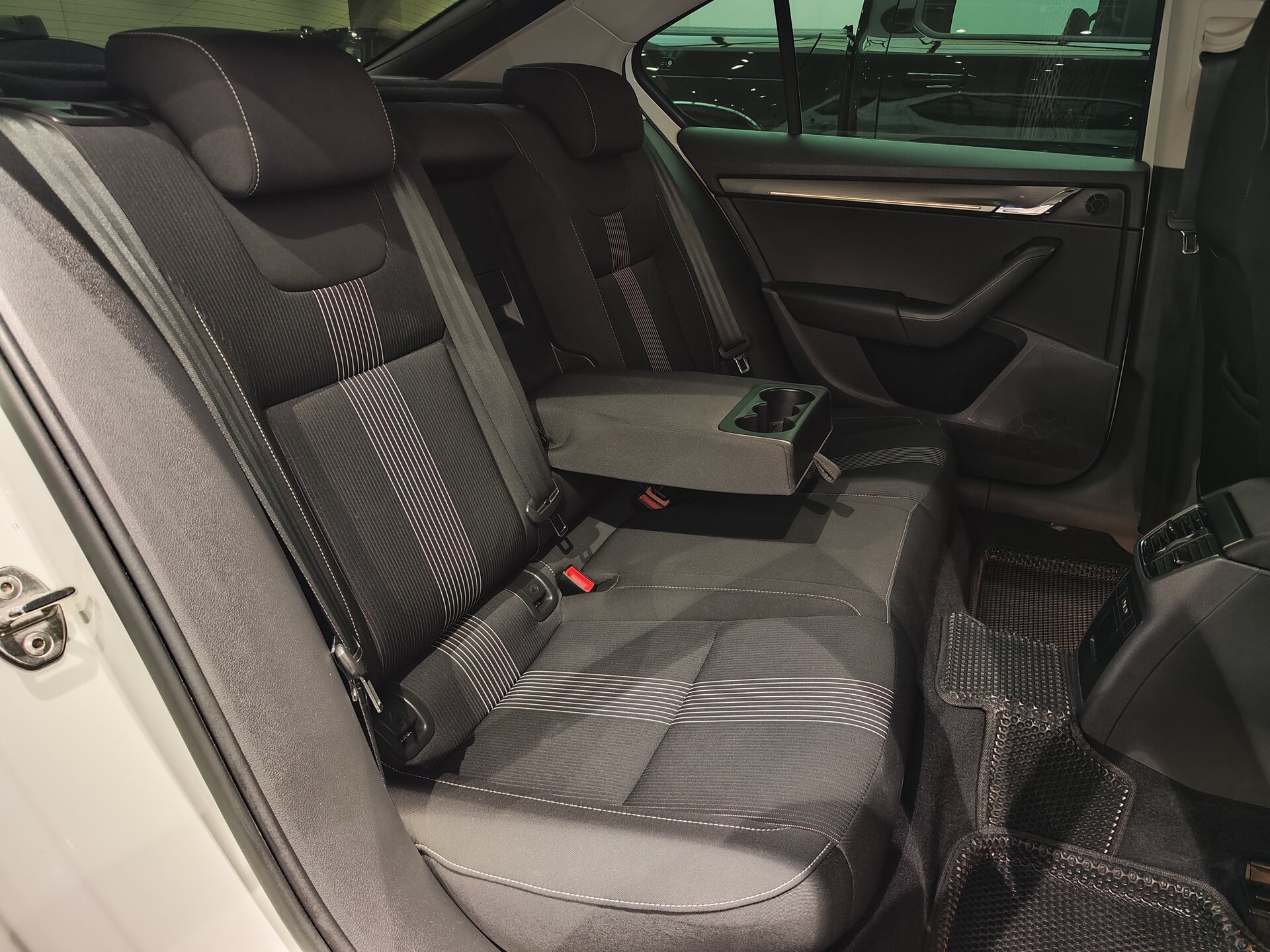 Автомобиль Skoda Octavia 1.8 AMT (180 л.с.) - 11