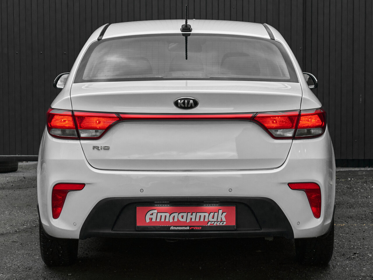 Купить Kia Rio 1.6 AT (123 л.с.), 2017 в Екатеренбурге
