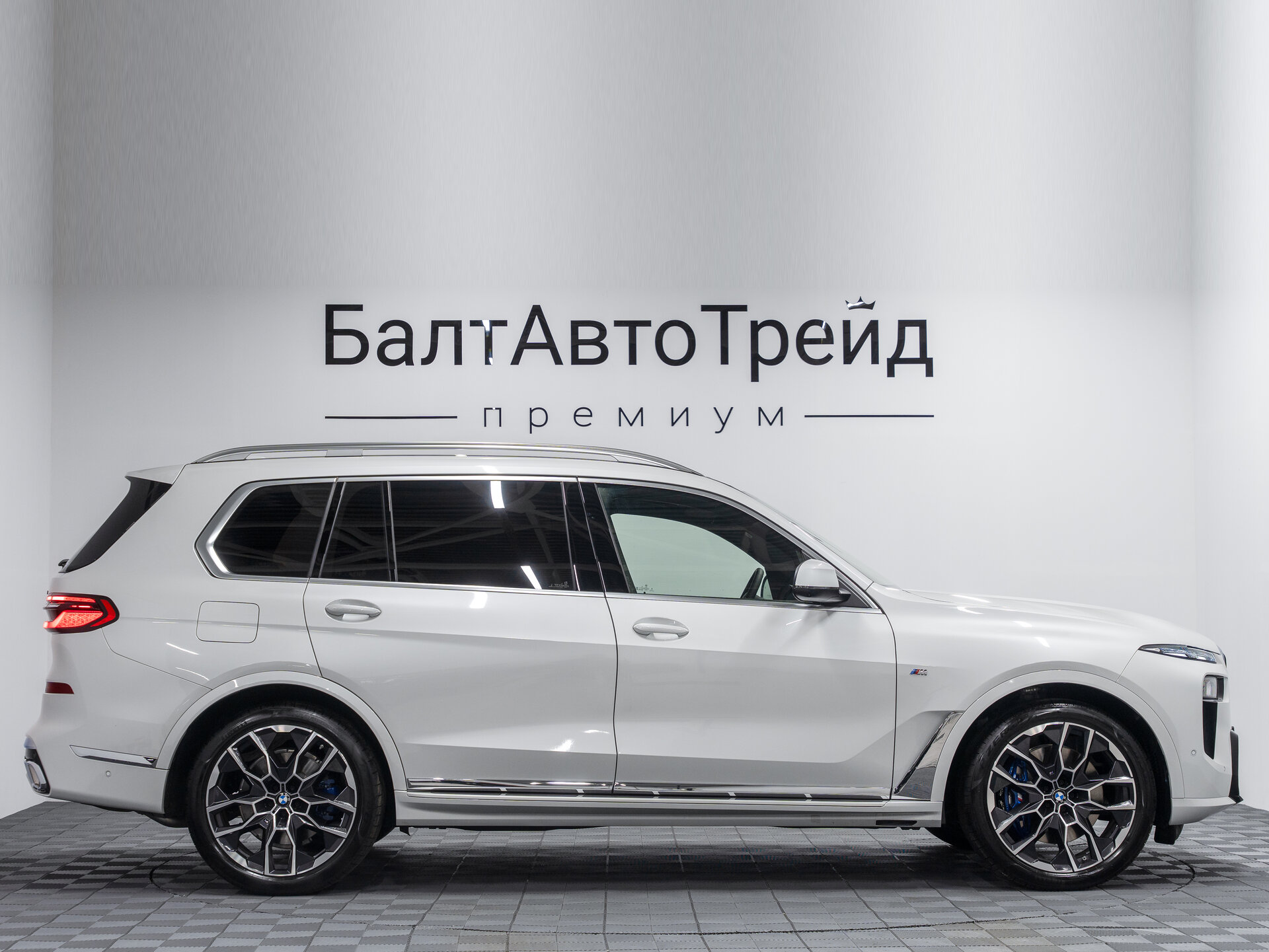 Автомобиль BMW X7 40i 3.0 AT (381 л.с.) 4WD - 7