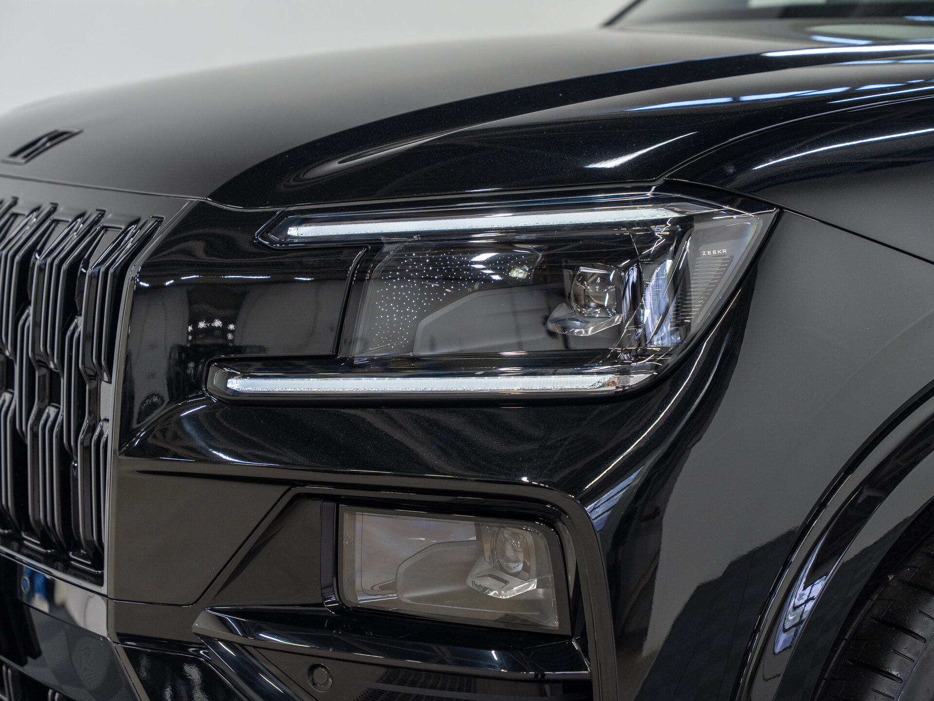 Автомобиль Zeekr 8X Dawn 2.0hyb AT (1401 л.с.) 4WD - 2