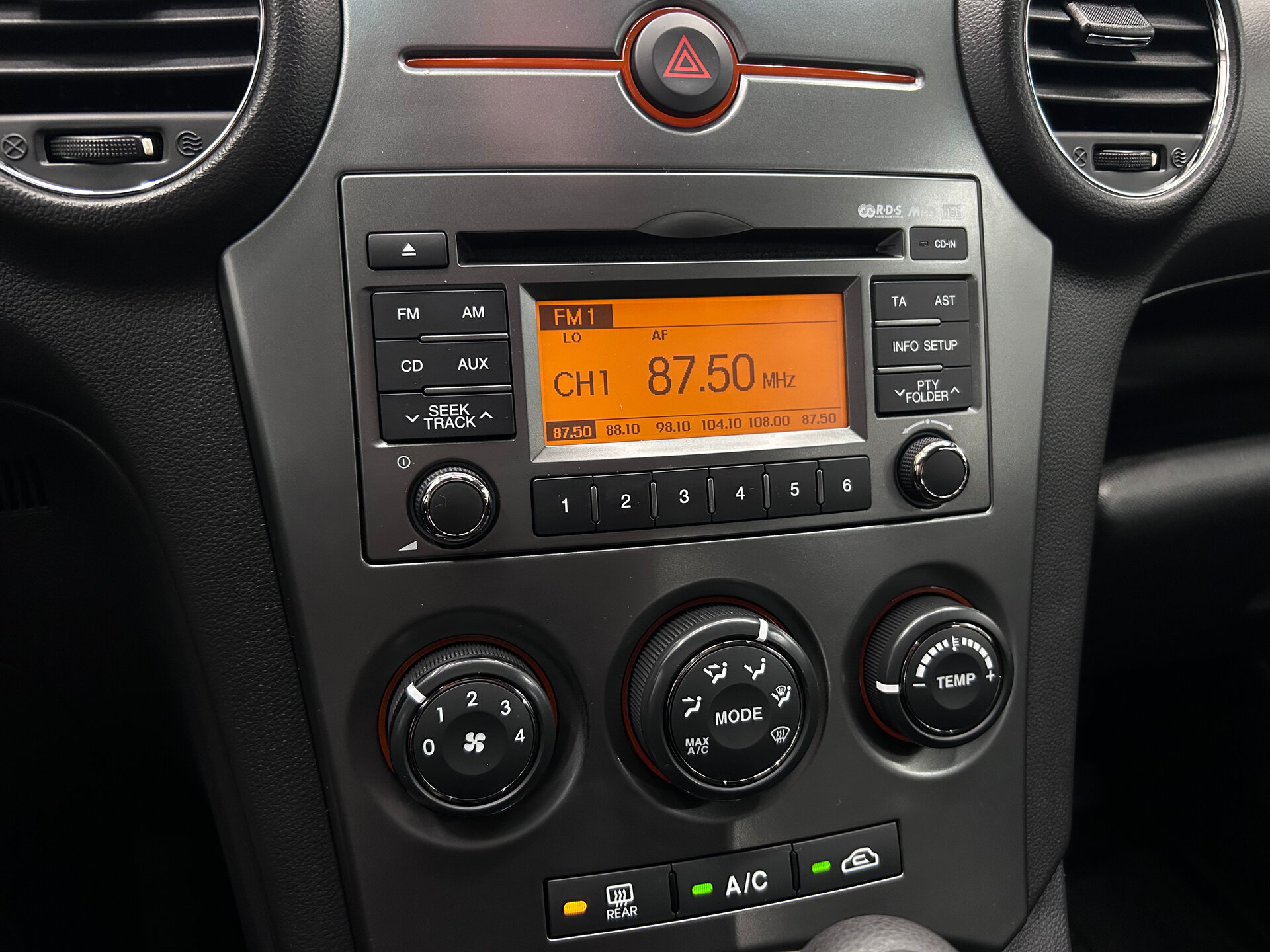 Kia Carens 2011 24