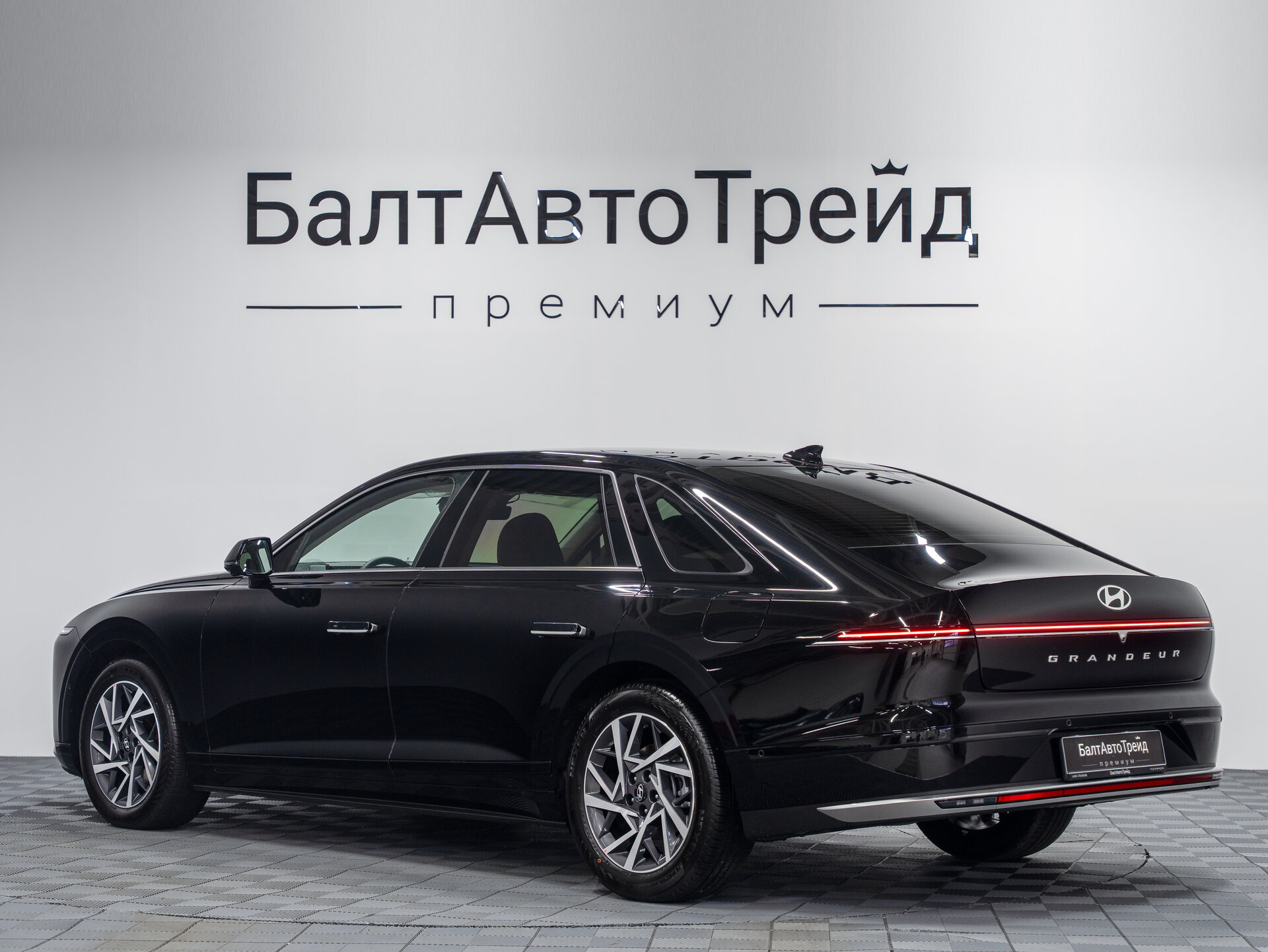 Автомобиль Hyundai Grandeur 1.6hyb AT (230 л.с.) - 9