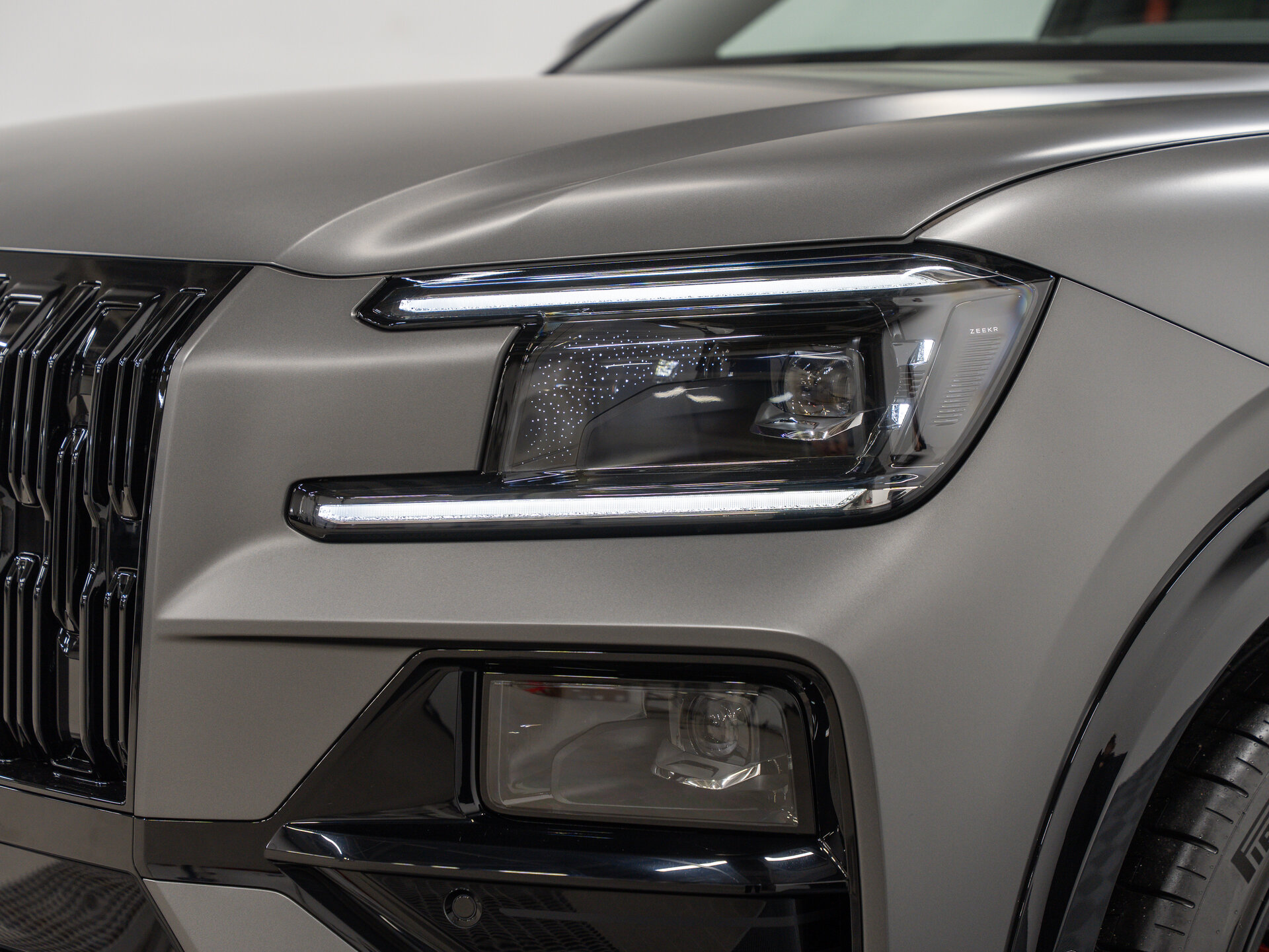 Автомобиль Zeekr 8X Dawn 2.0hyb AT (1401 л.с.) 4WD - 2