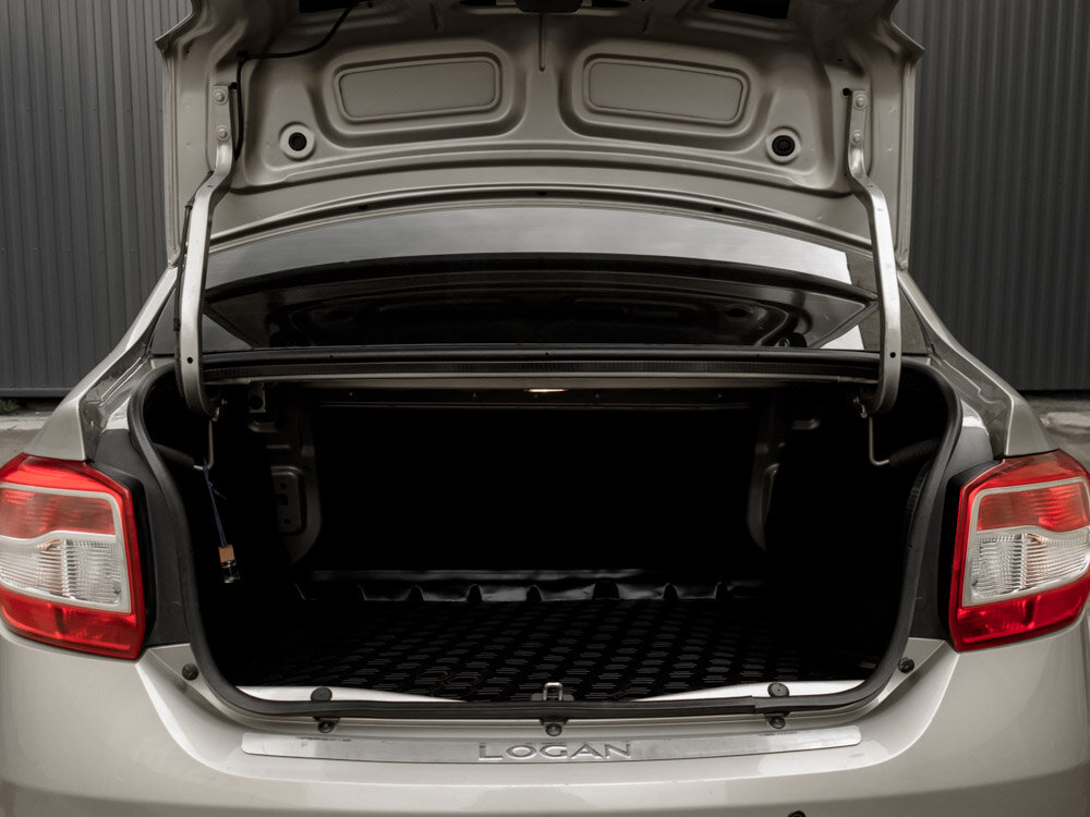 Купить Renault Logan Stepway 1.6 MT (82 л.с.), 2019 в Екатеренбурге