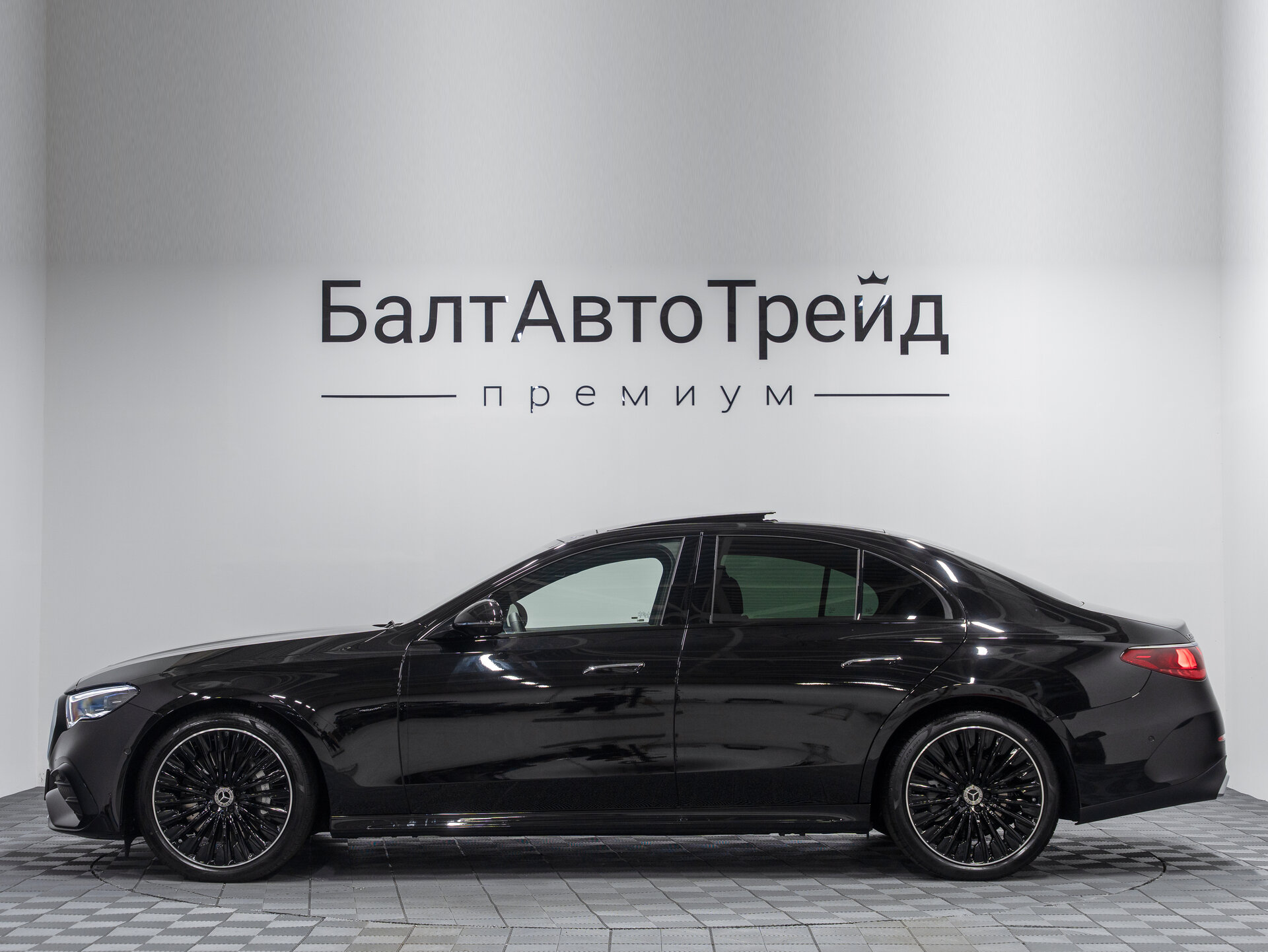 Автомобиль Mercedes-Benz E-Класс 200 2.0 AT (204 л.с.) - 11