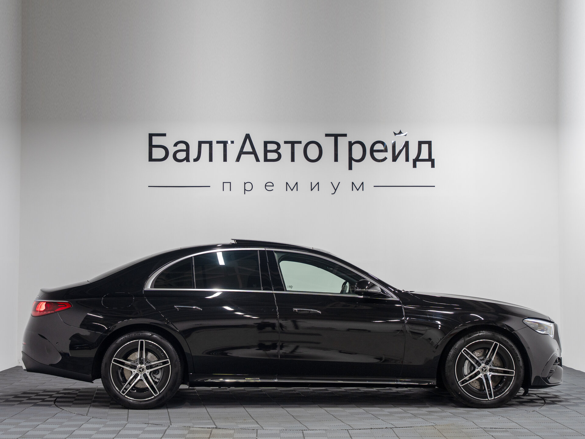 Автомобиль Mercedes-Benz E-Класс 300 2.0 AT (258 л.с.) 4WD - 6