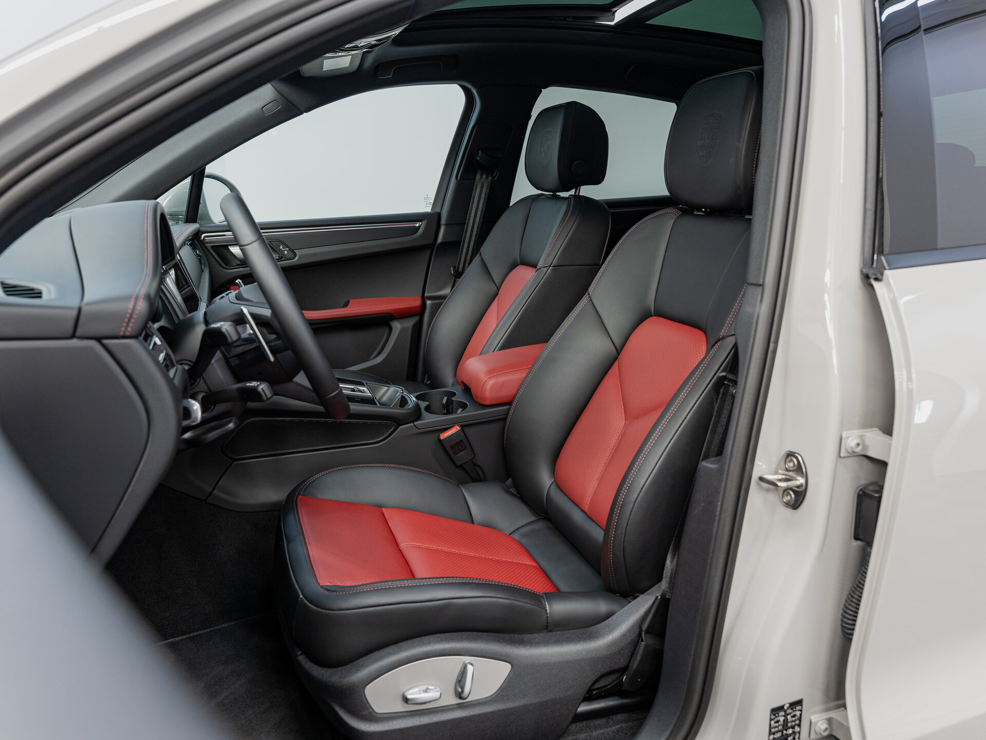 Автомобиль Porsche Macan 2.0 AMT (265 л.с.) 4WD - 18