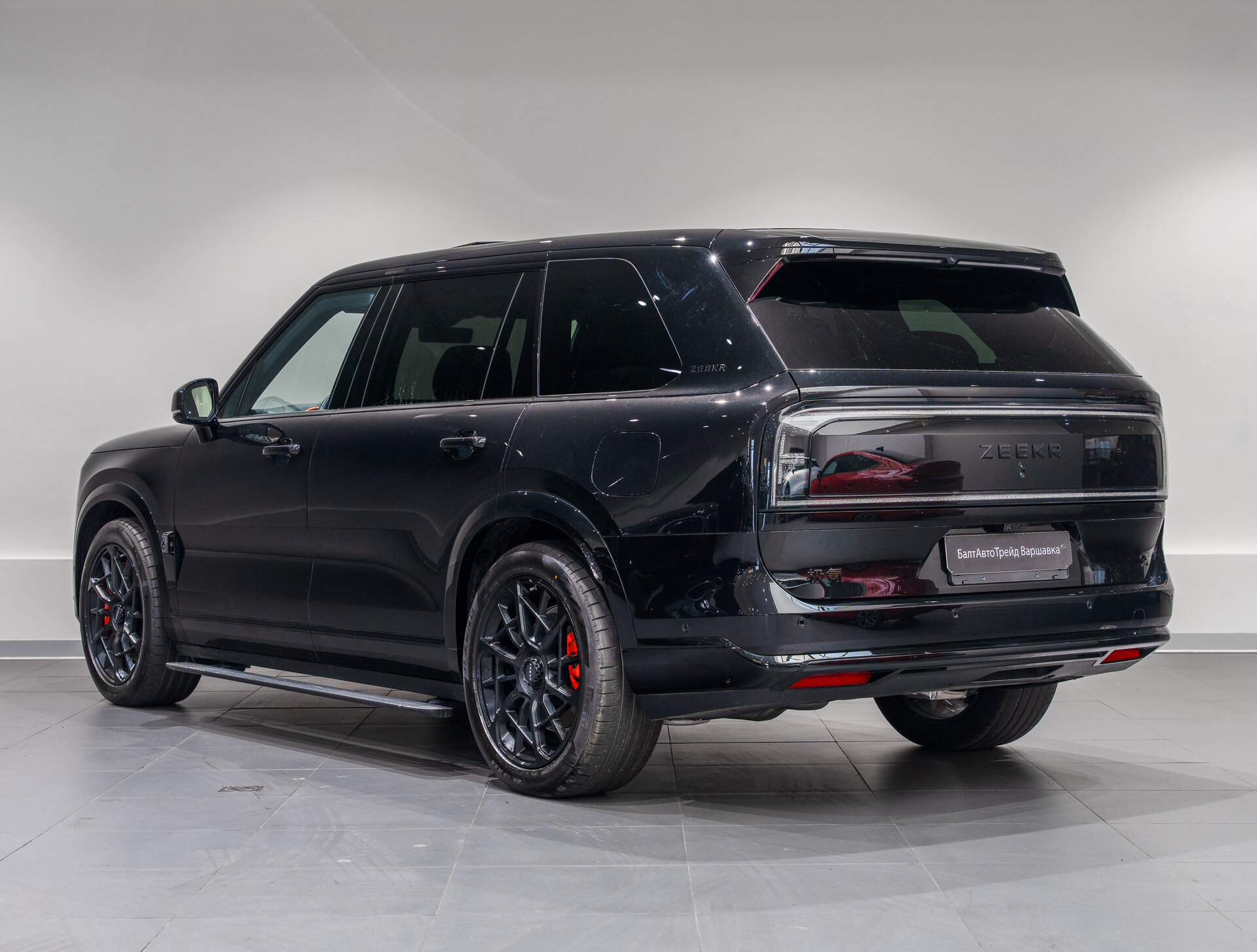 Автомобиль Zeekr 9X 70 kWh 2.0hyb AT (1401 л.с.) 4WD - 7
