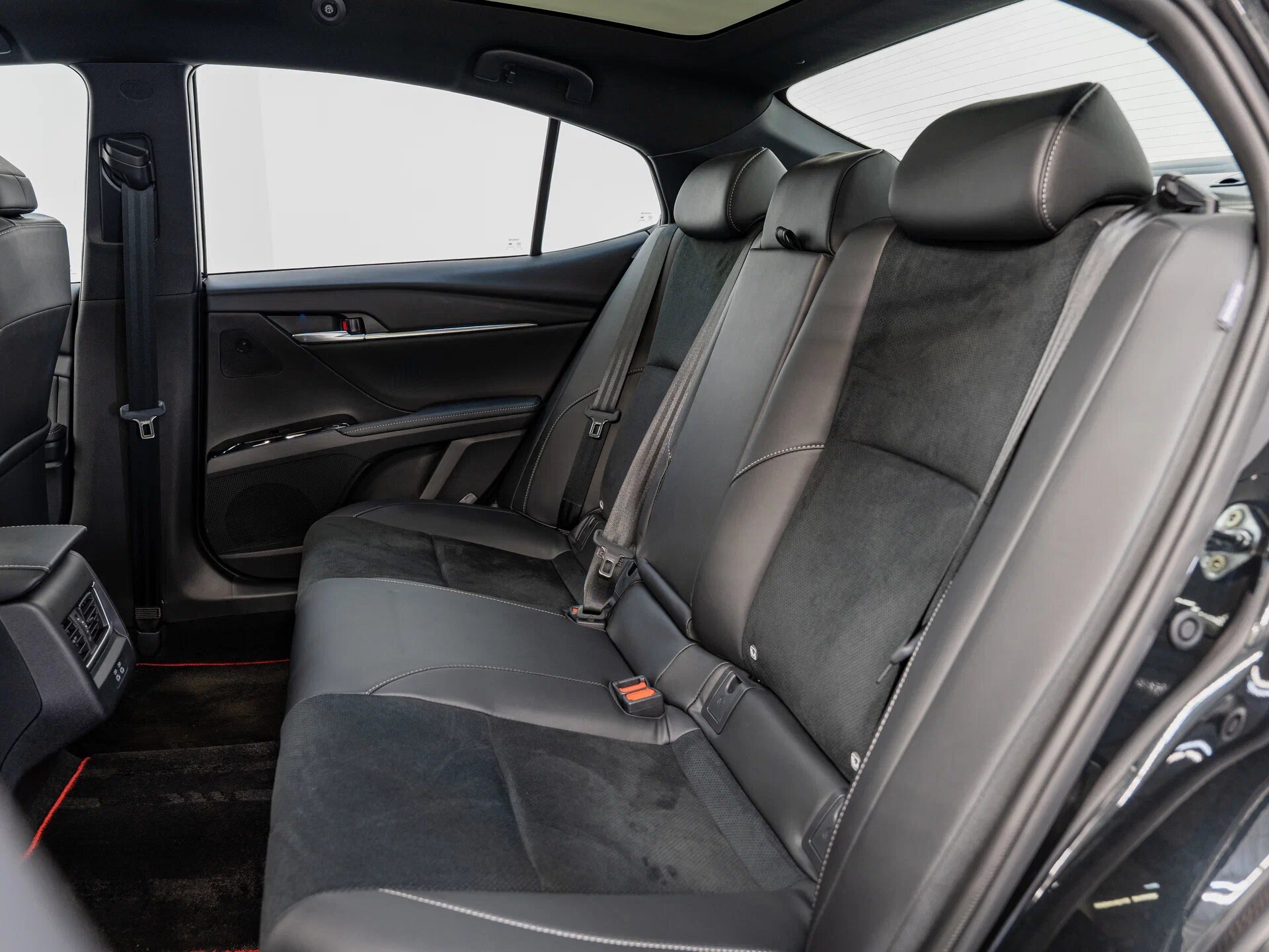 Автомобиль Toyota Camry 2.0hyb CVT (197 л.с.) - 19