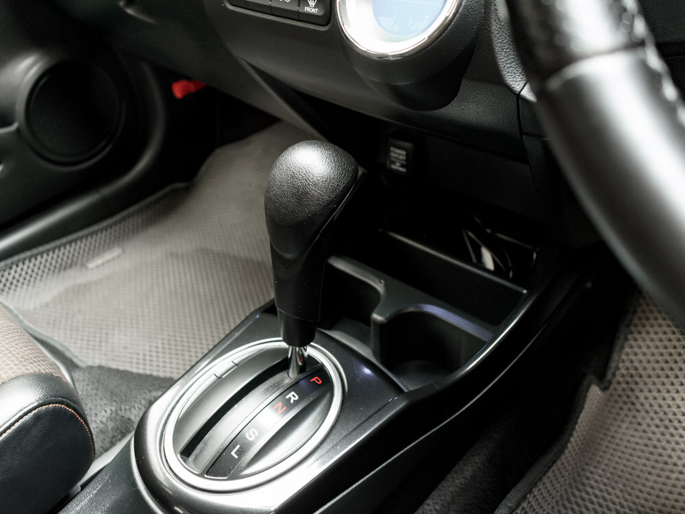 Купить Honda Fit Shuttle 1.3hyb CVT (88 л.с.), 2013 в Екатеренбурге