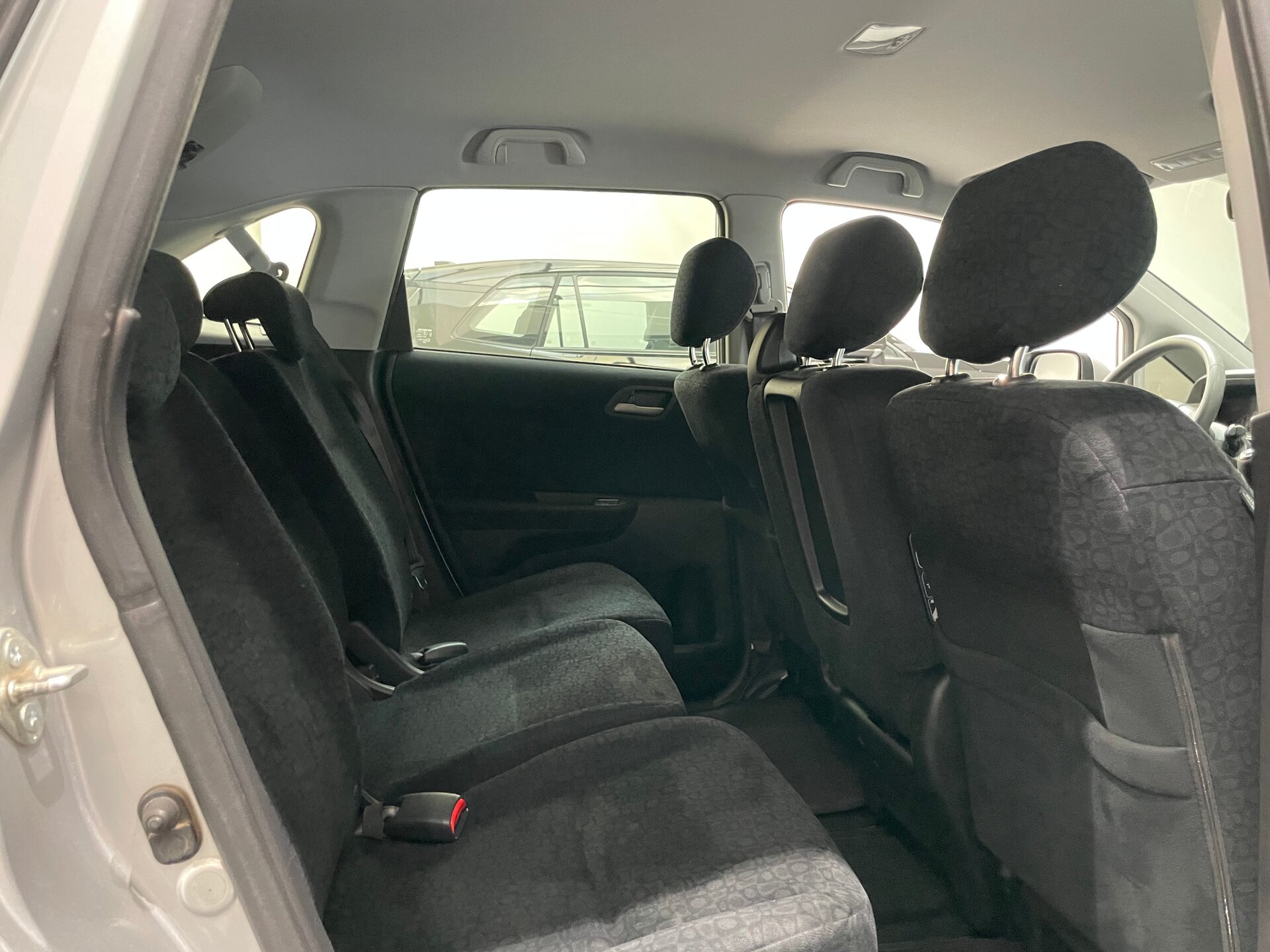 Автомобиль Honda FR-V 2.0 MT (150 л.с.) - 10