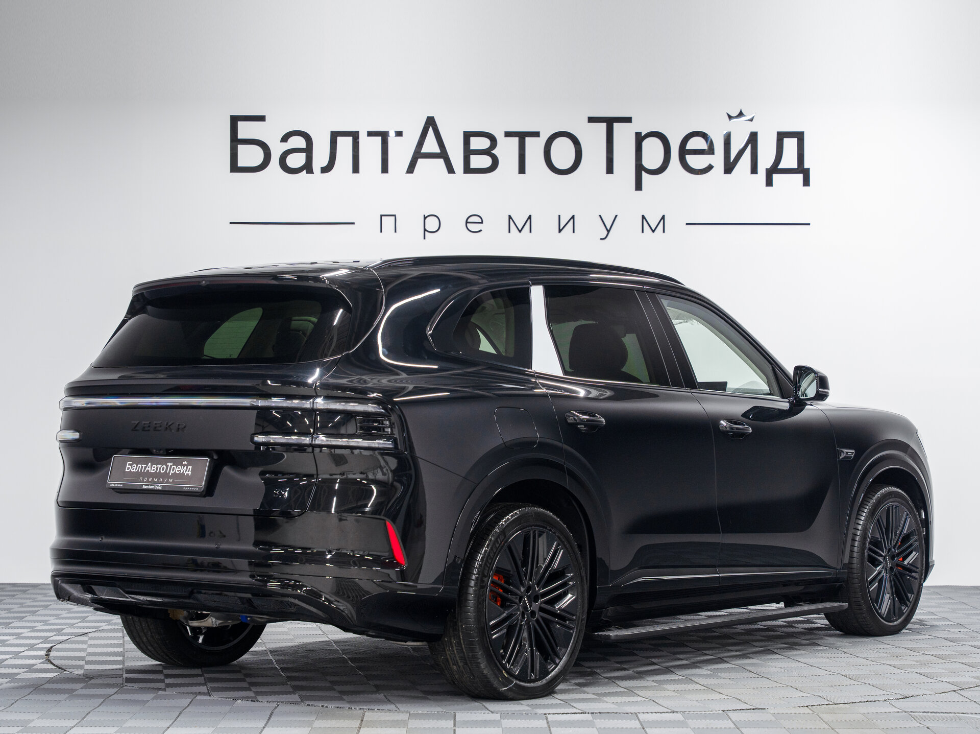Автомобиль Zeekr 8X 70 kWh 2.0hyb AT (898 л.с.) 4WD - 7