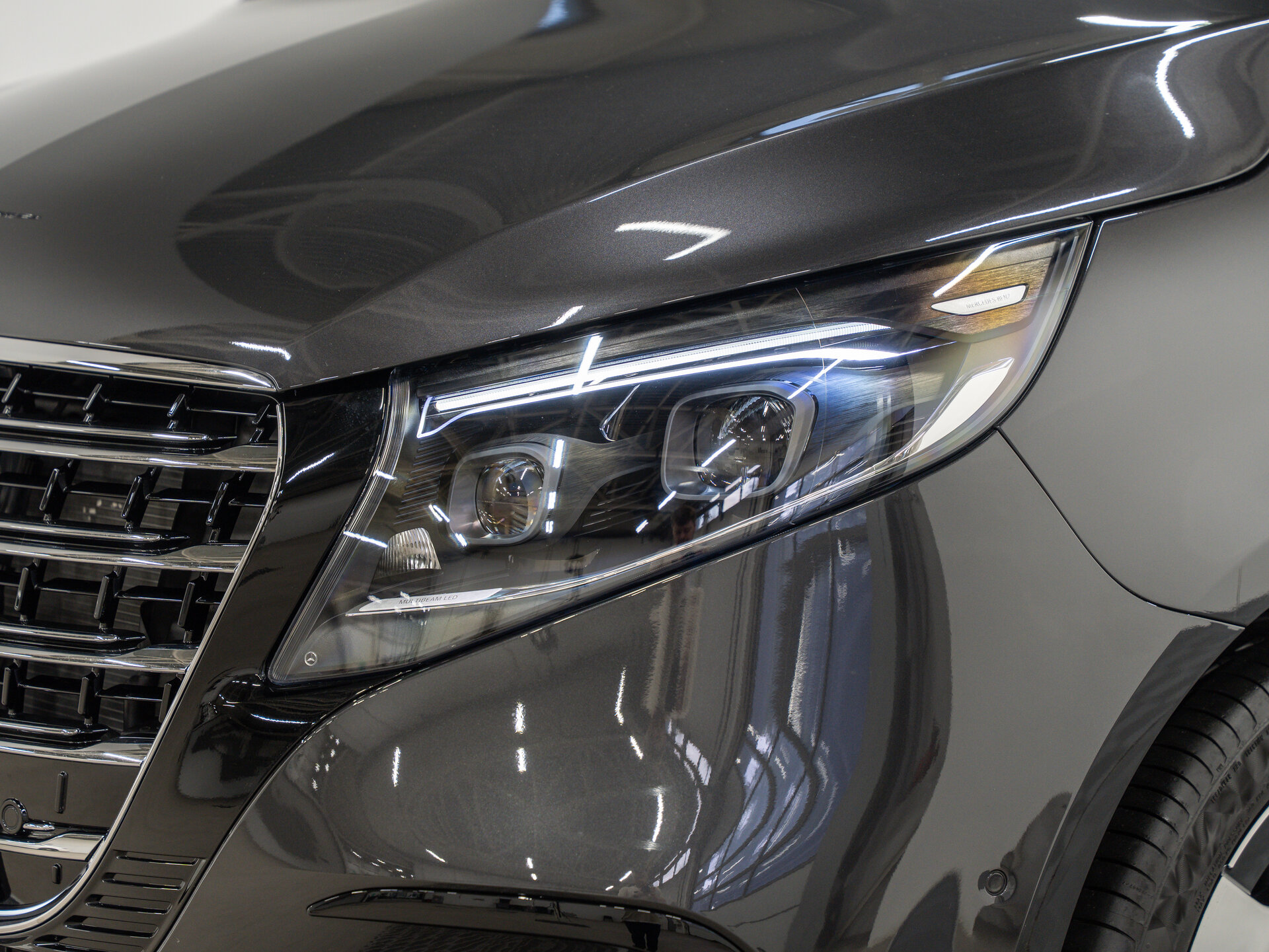 Автомобиль Mercedes-Benz V-Класс 300 d экстра длинный 2.0d AT (237 л.с.) 4WD - 2