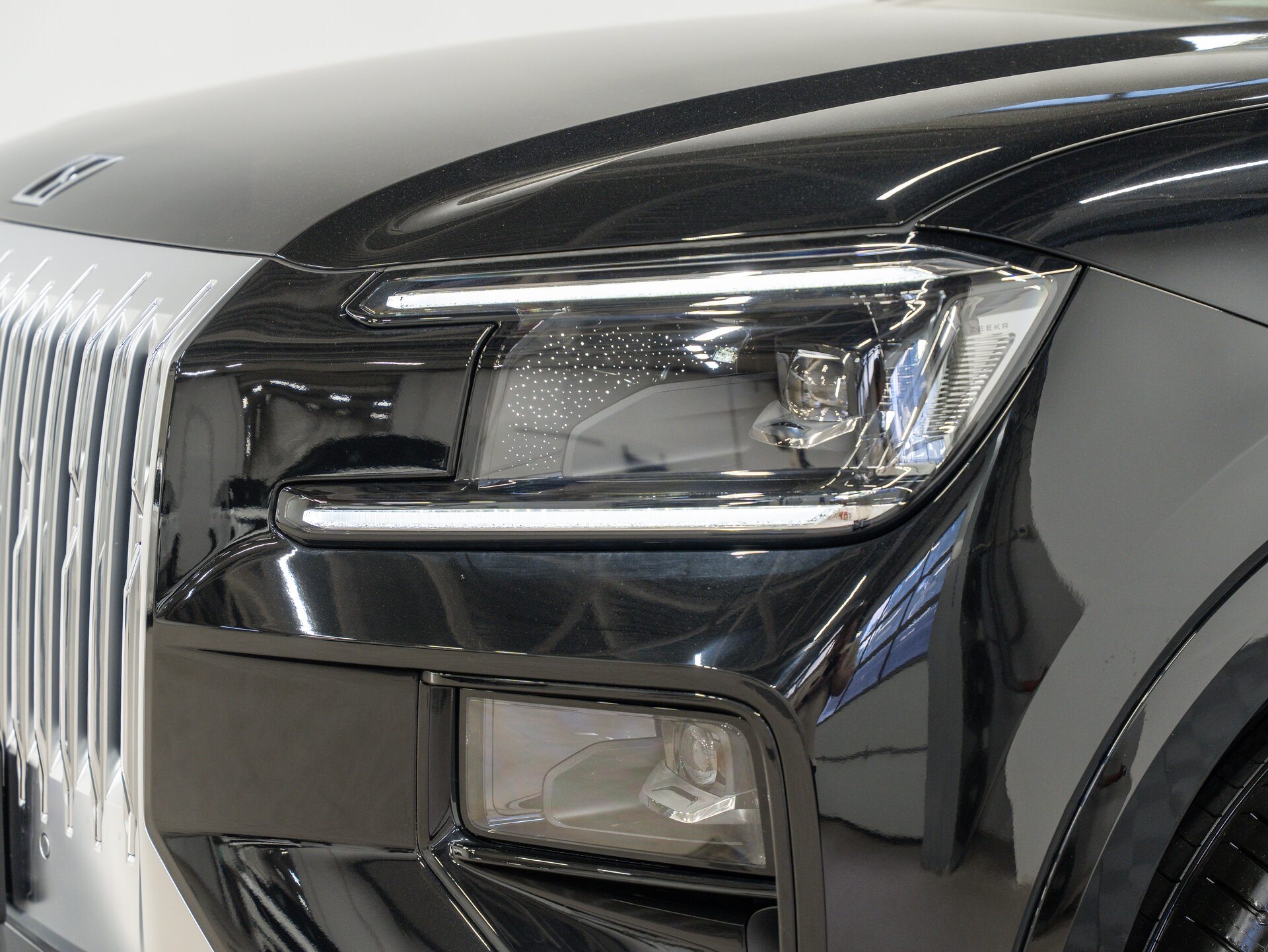 Автомобиль Zeekr 8X 70 kWh 2.0hyb AT (898 л.с.) 4WD - 2