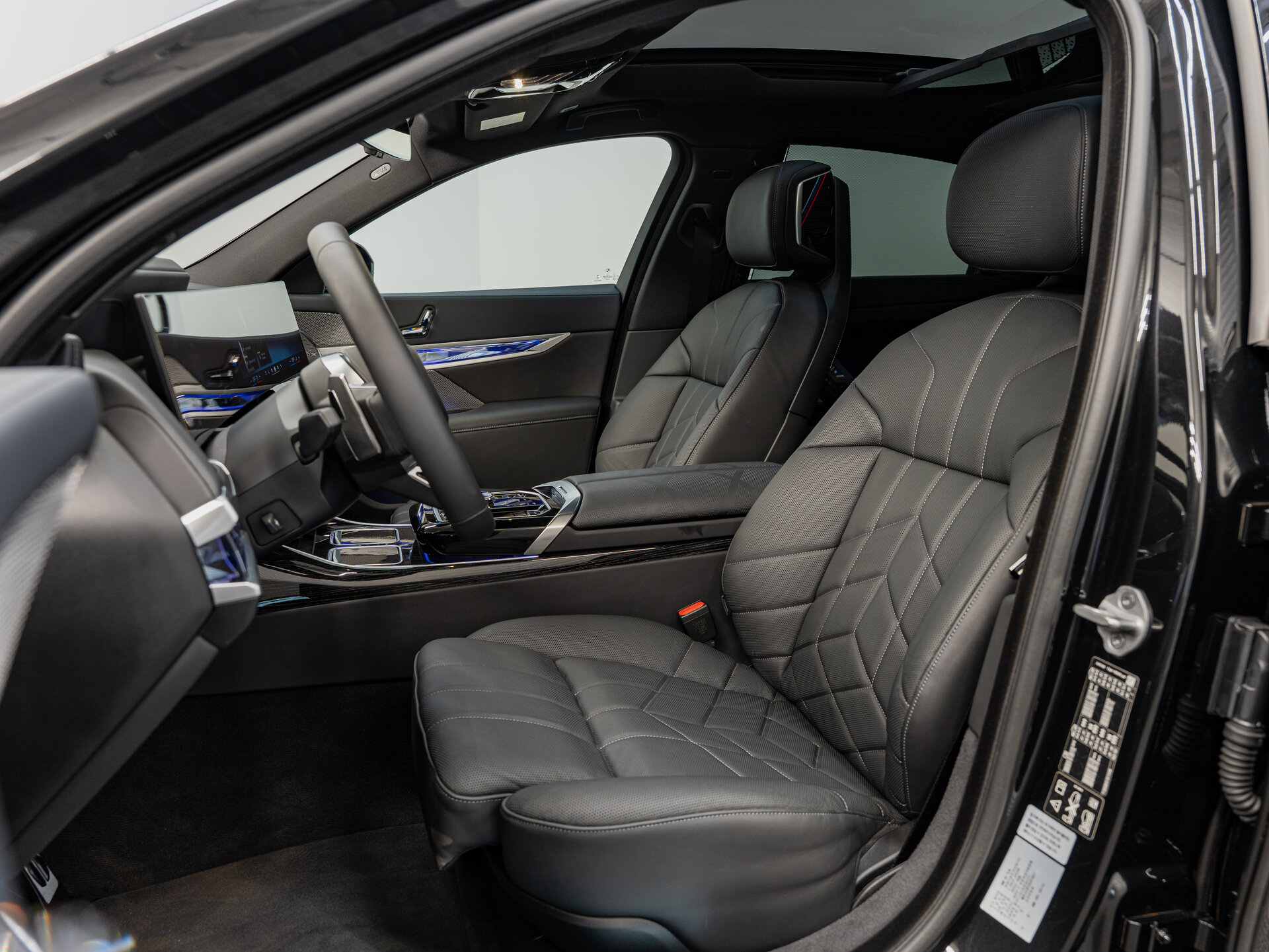 Автомобиль BMW 7 серии 740i xDrive 3.0 AT (380 л.с.) 4WD - 17