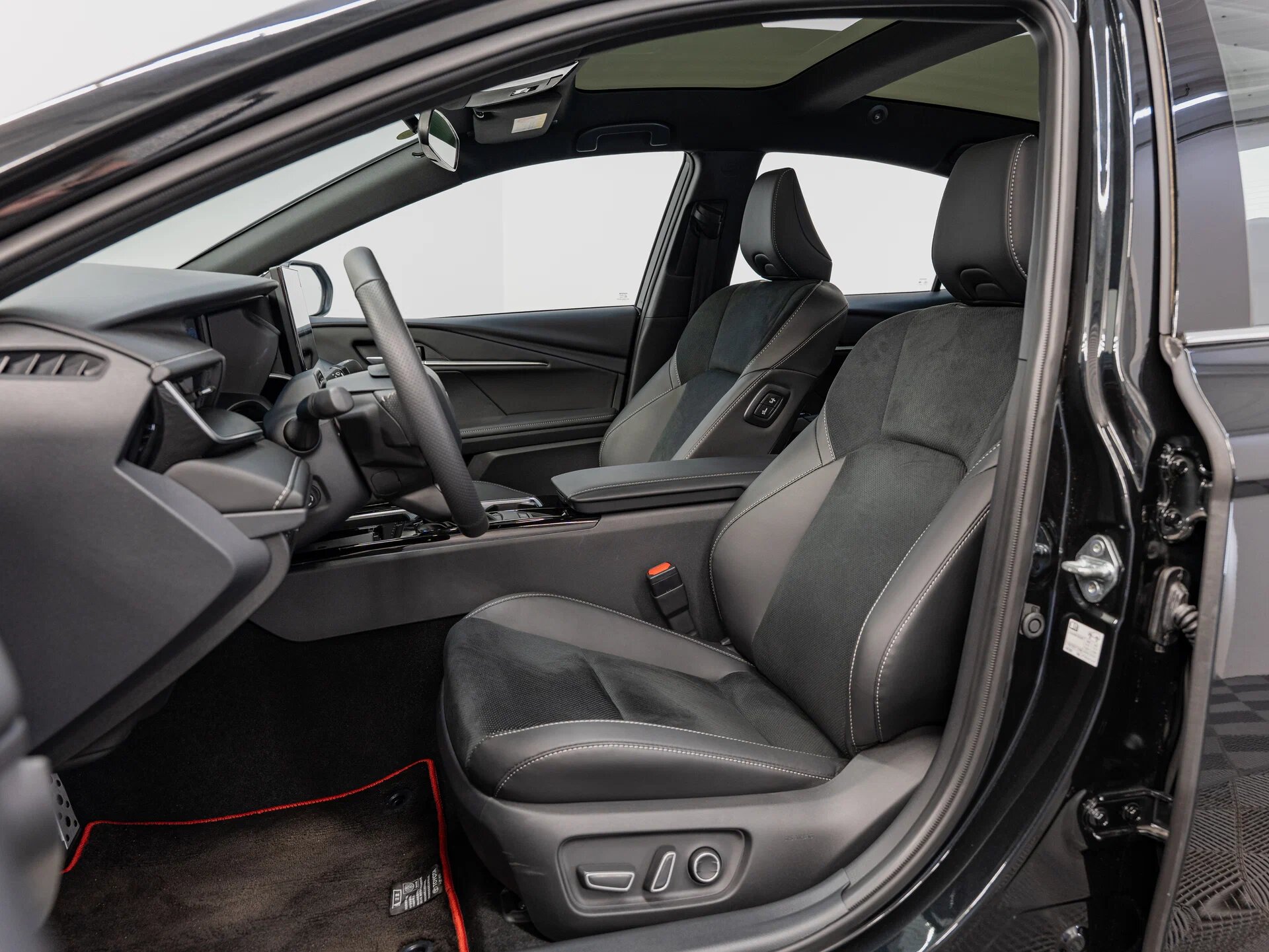 Автомобиль Toyota Camry 2.0hyb CVT (231 л.с.) - 11