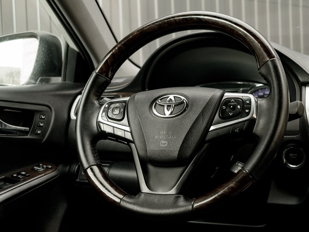 Купить Toyota Camry 3.5 AT (249 л.с.), 2017 в Екатеренбурге