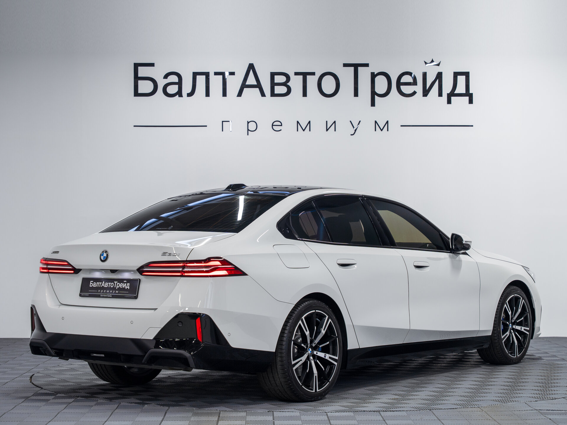 Автомобиль BMW 5 серии 530i xDrive 2.0 AT (258 л.с.) 4WD - 7
