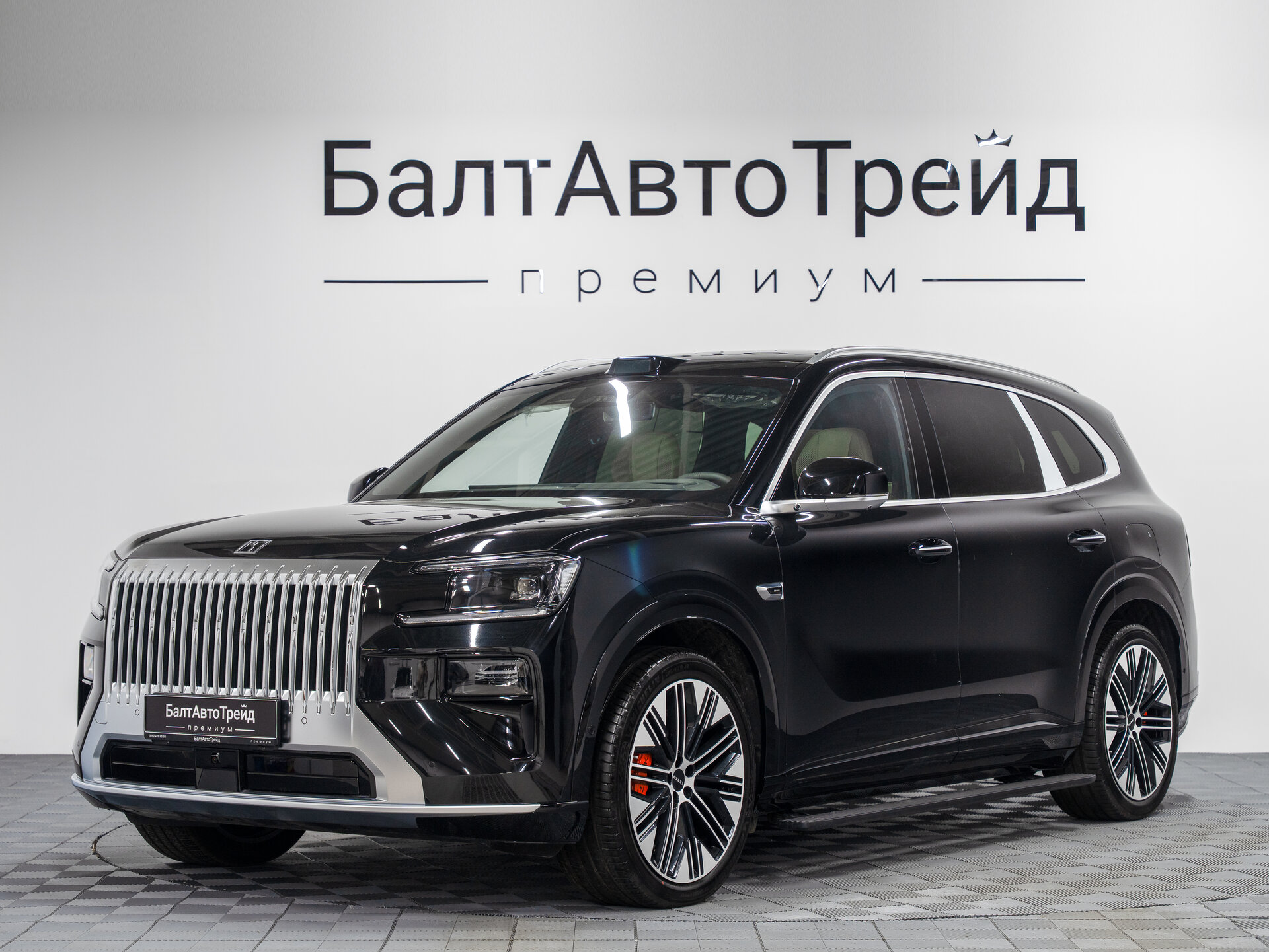 Автомобиль Zeekr 8X 70 kWh 2.0hyb AT (898 л.с.) 4WD - 1