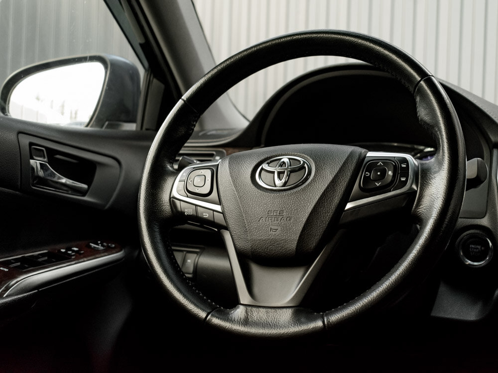 Купить Toyota Camry 2.5 AT (181 л.с.), 2017 в Екатеренбурге