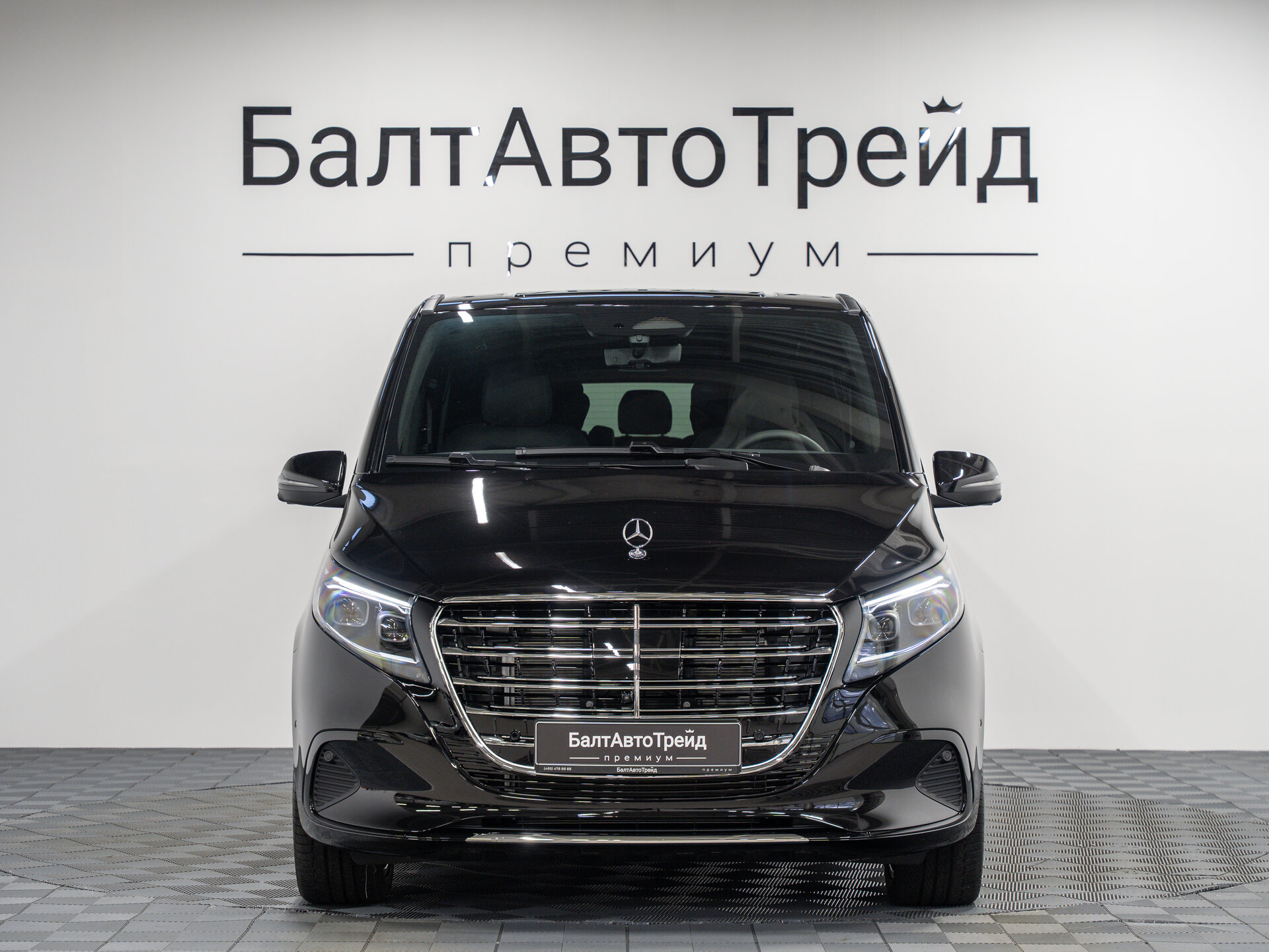 Автомобиль Mercedes-Benz V-Класс 300 d экстра длинный 2.0d AT (237 л.с.) 4WD - 4