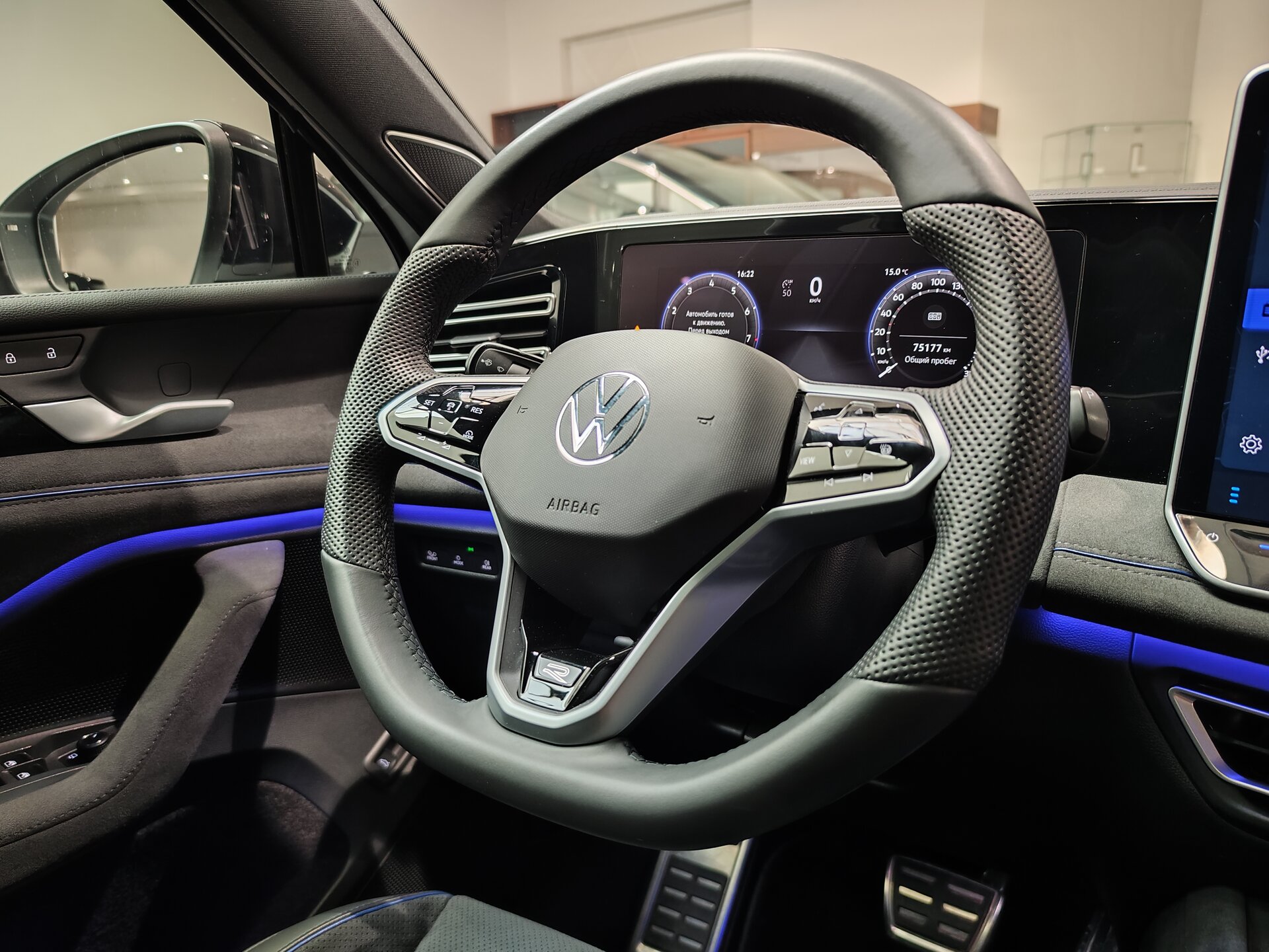 Автомобиль Volkswagen Tiguan L Pro 2.0 AMT (220 л.с.) 4WD - 15