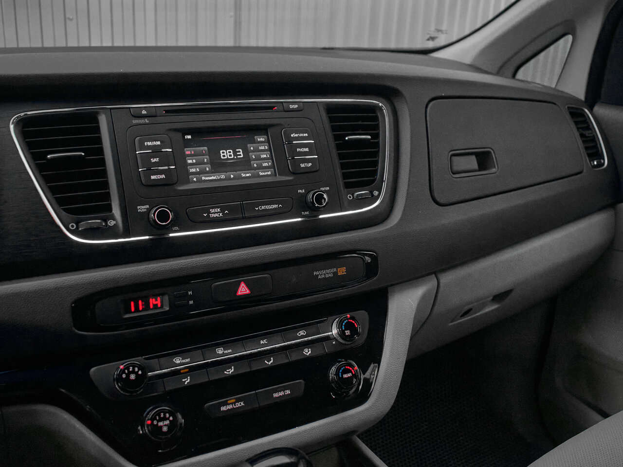 Купить Kia Sedona 3.3 AT (276 л.с.), 2015 в Екатеренбурге