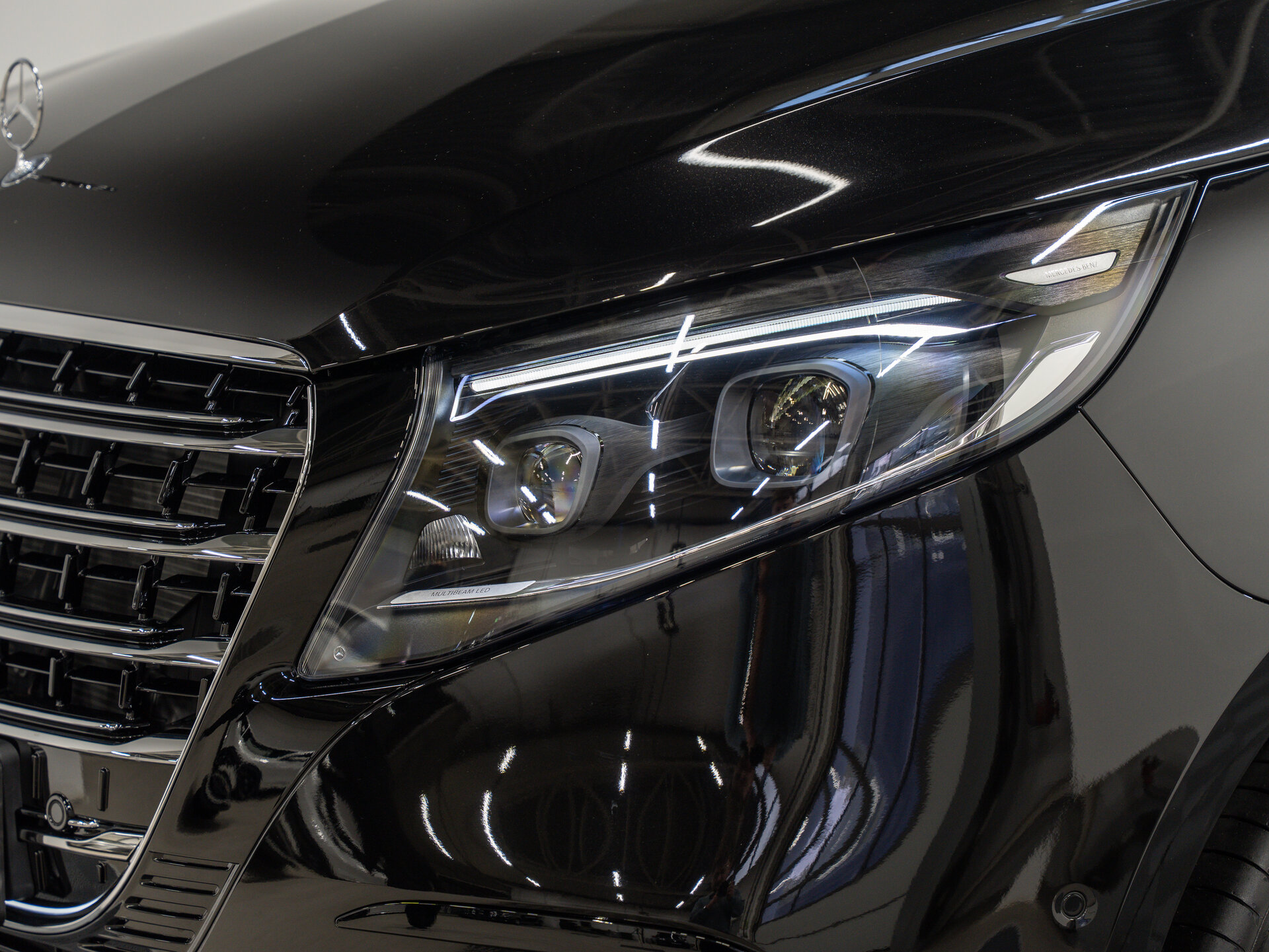 Автомобиль Mercedes-Benz V-Класс 300 d экстра длинный 2.0d AT (237 л.с.) 4WD - 2