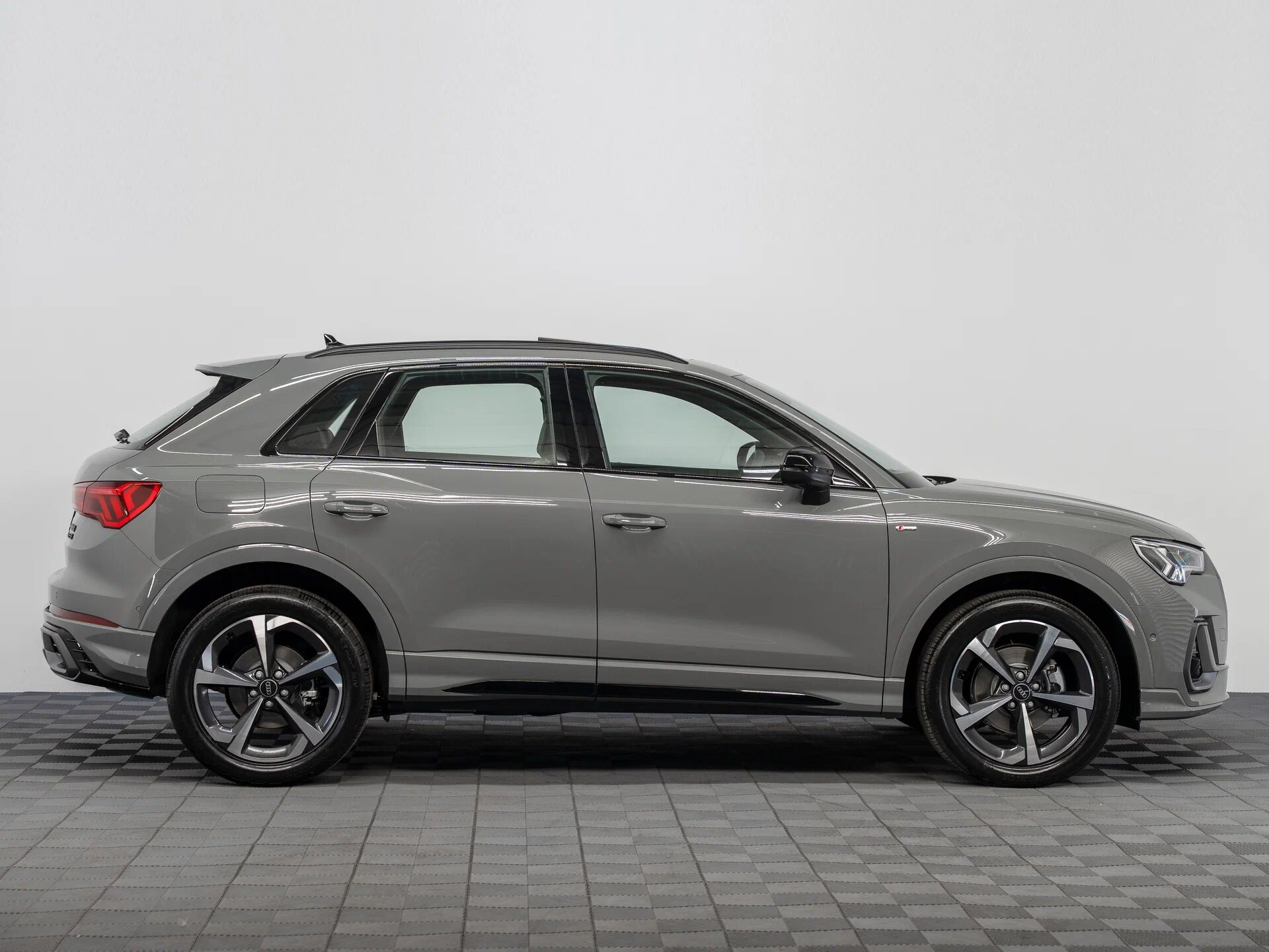 Автомобиль Audi Q3 35 TFSI 1.5 AMT (160 л.с.) - 4