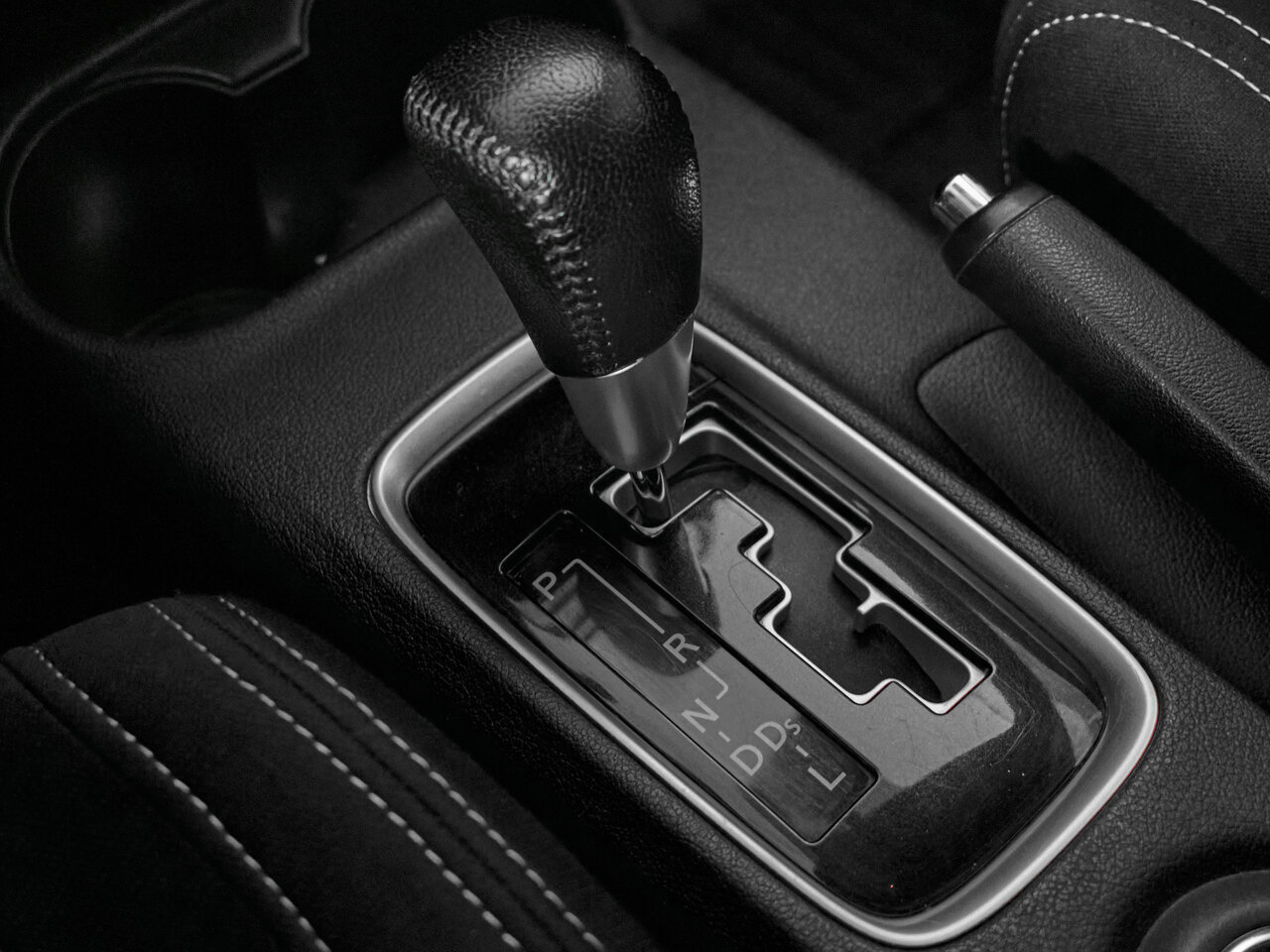 Купить Mitsubishi Outlander 2.0 CVT (146 л.с.) 4WD, 2016 в Екатеренбурге