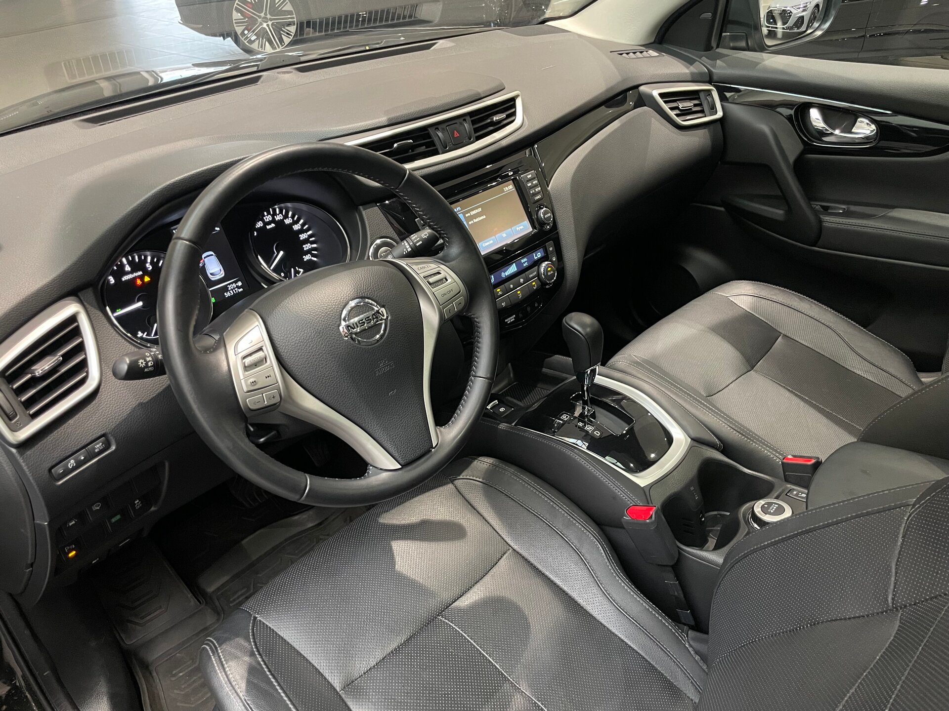 Автомобиль Nissan Qashqai 2.0 CVT (144 л.с.) 4WD - 7