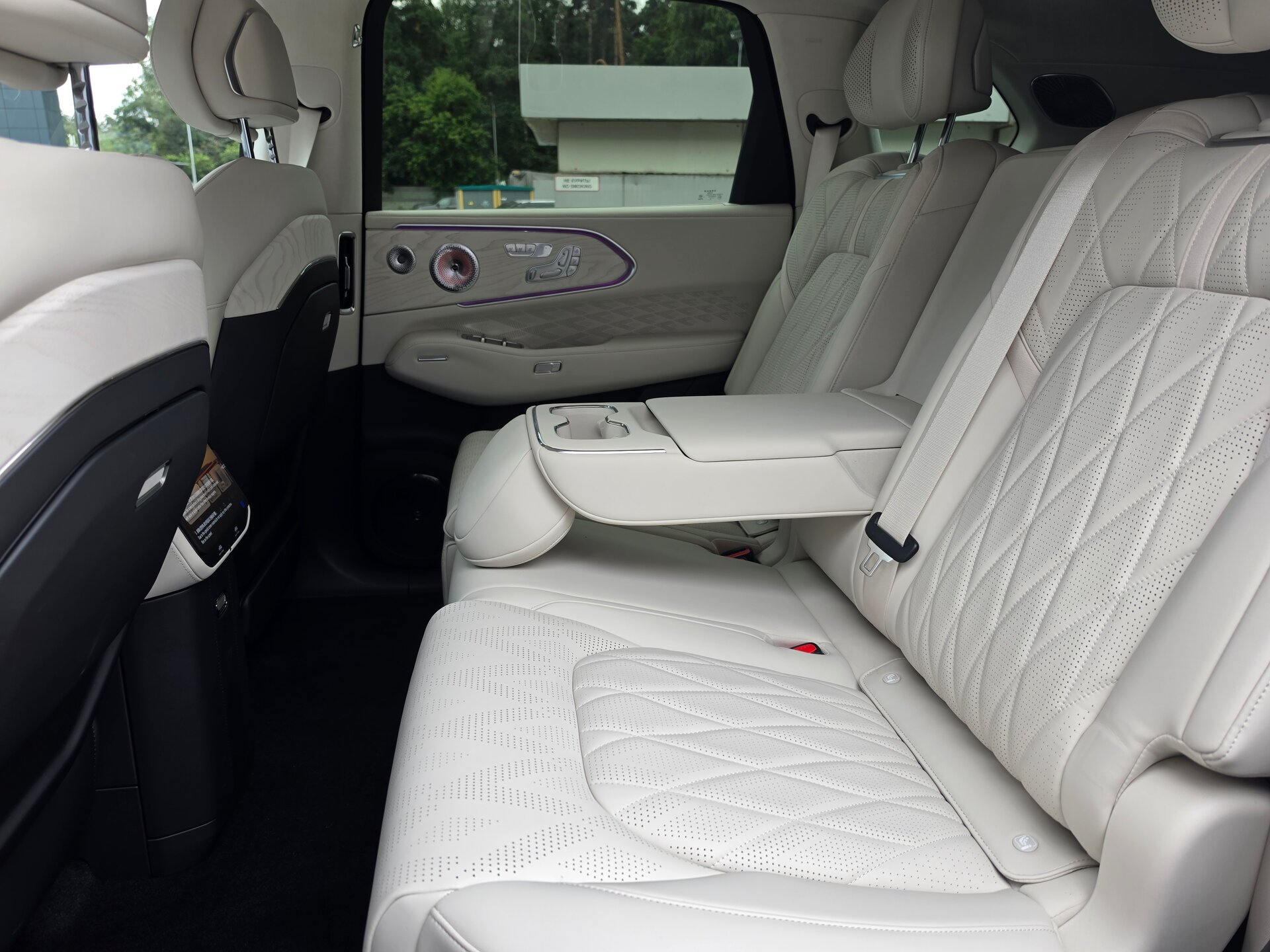 Автомобиль Zeekr 8X 70 kWh 2.0hyb AT (898 л.с.) 4WD - 16