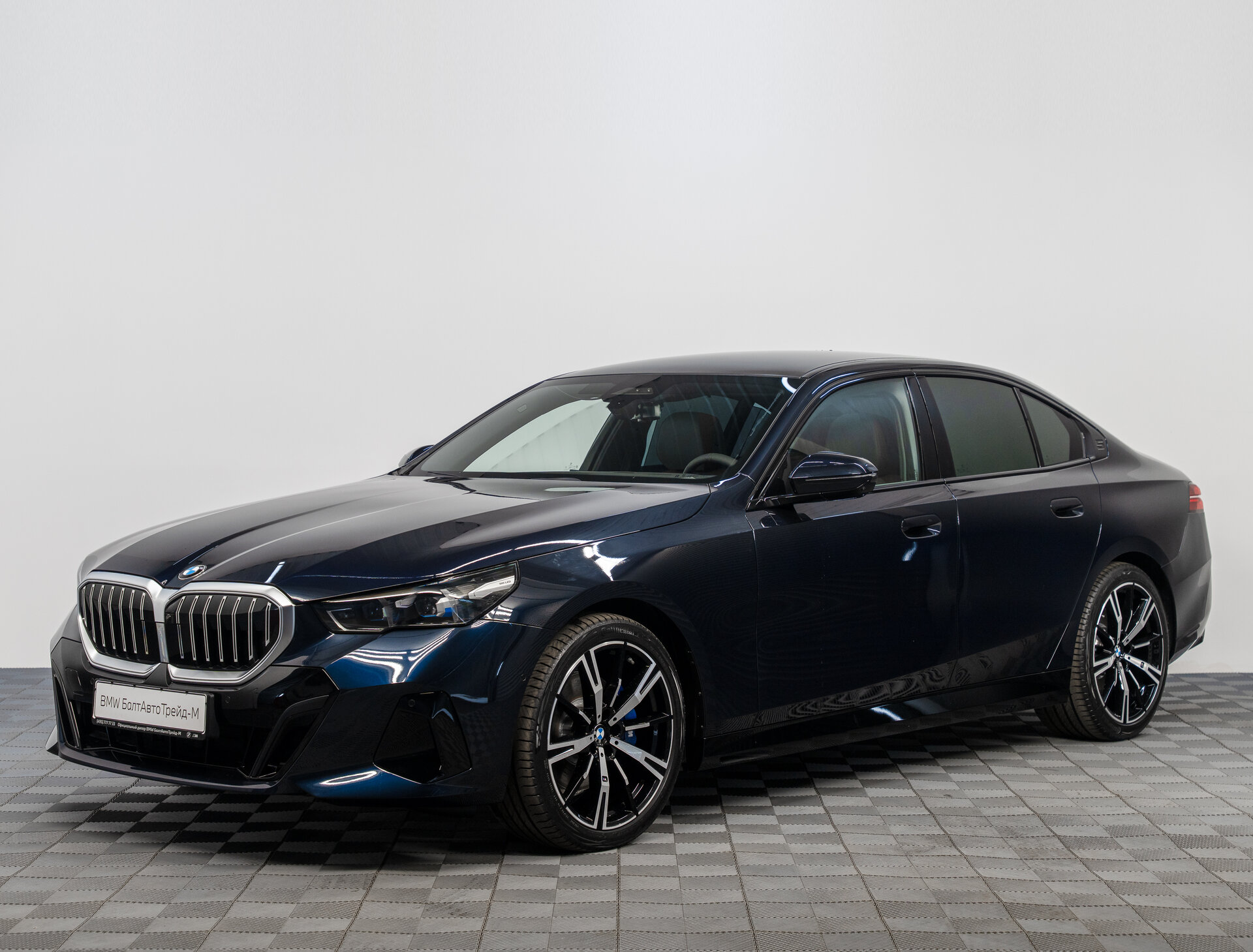Автомобиль BMW 5 серии 530i xDrive 2.0 AT (258 л.с.) 4WD - 1