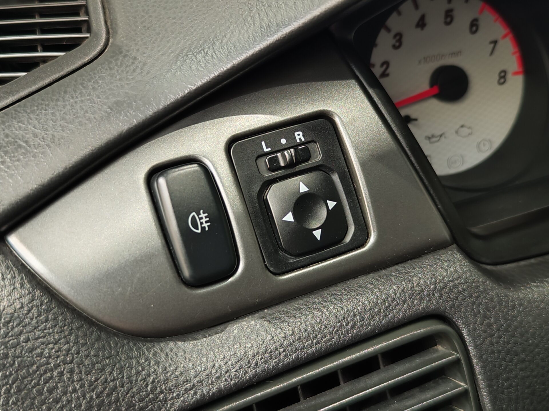 Автомобиль Mitsubishi Lancer 1.6 MT (98 л.с.) - 17