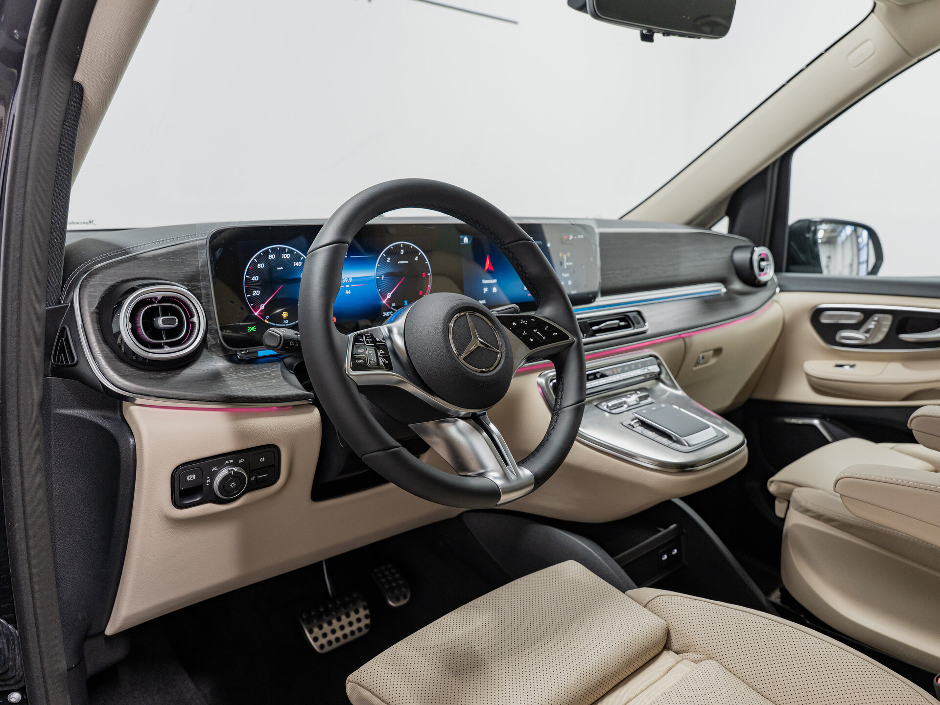 Автомобиль Mercedes-Benz V-Класс 300 d экстра длинный 2.0d AT (237 л.с.) 4WD - 12