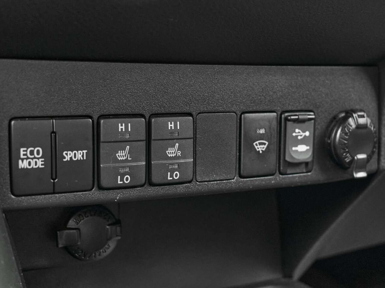 Купить Toyota RAV4 2.0 CVT (146 л.с.) 4WD, 2014 в Екатеренбурге