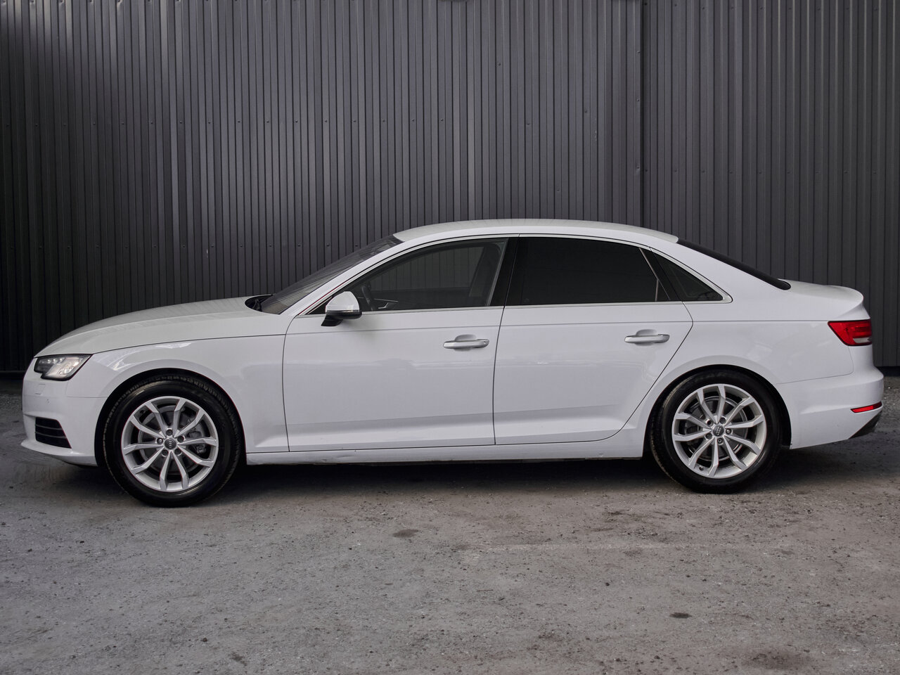 Купить Audi A4 1.4 AMT (150 л.с.), 2016 в Екатеренбурге