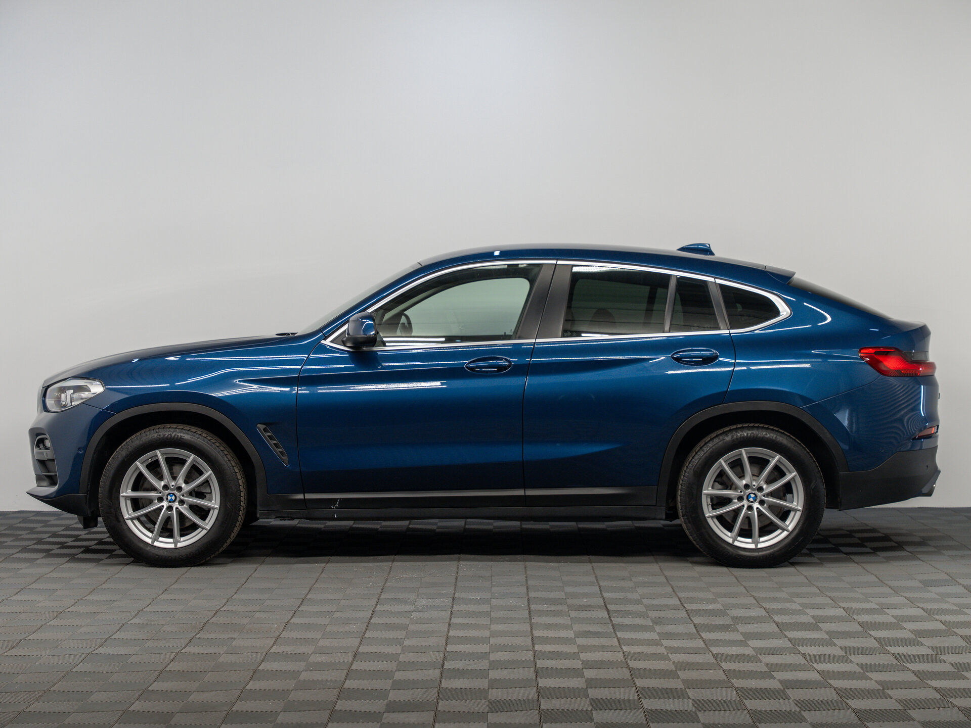Автомобиль BMW X4 20i 2.0 AT (184 л.с.) 4WD - 8