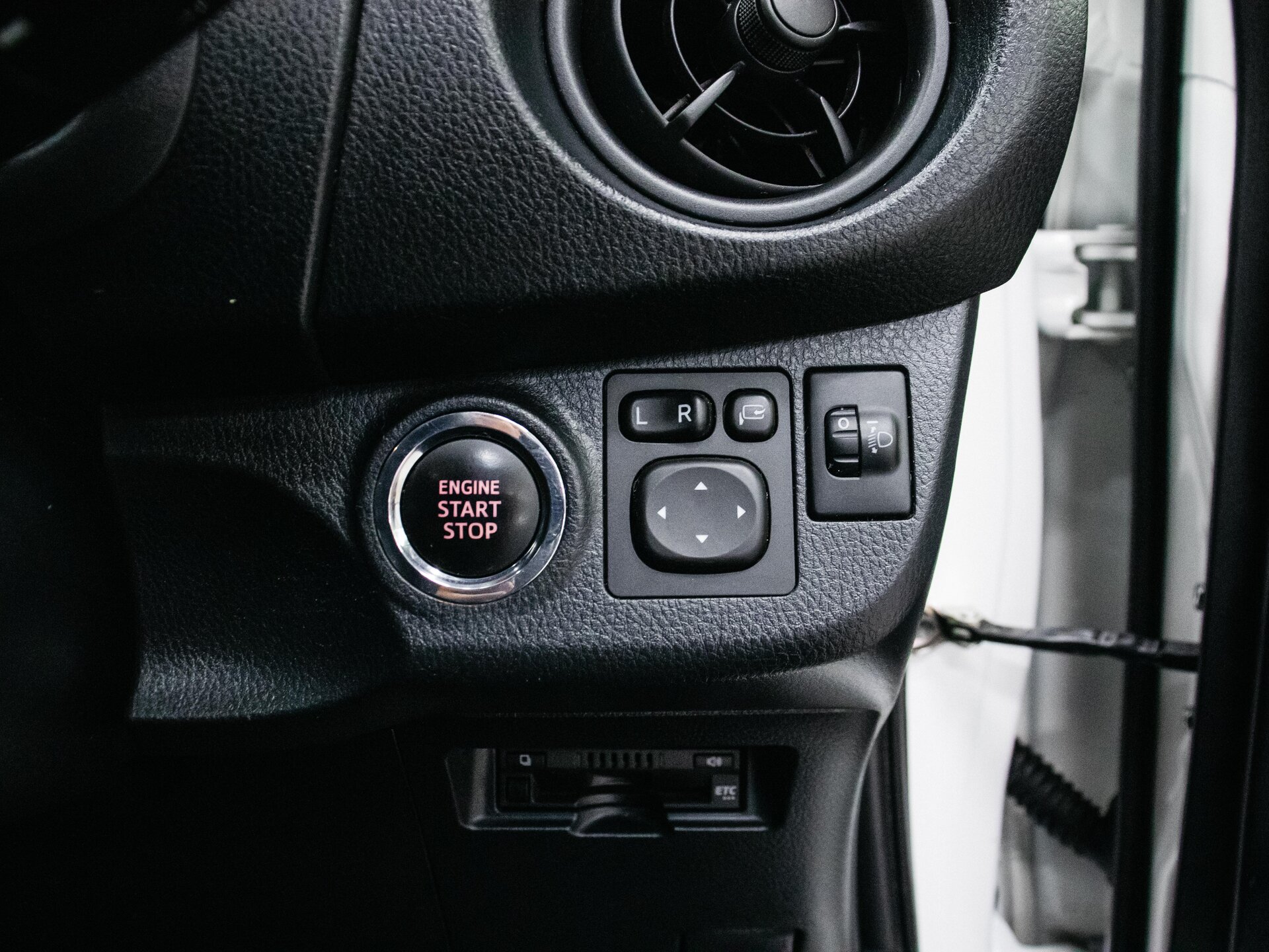 Toyota Vitz 2019 16