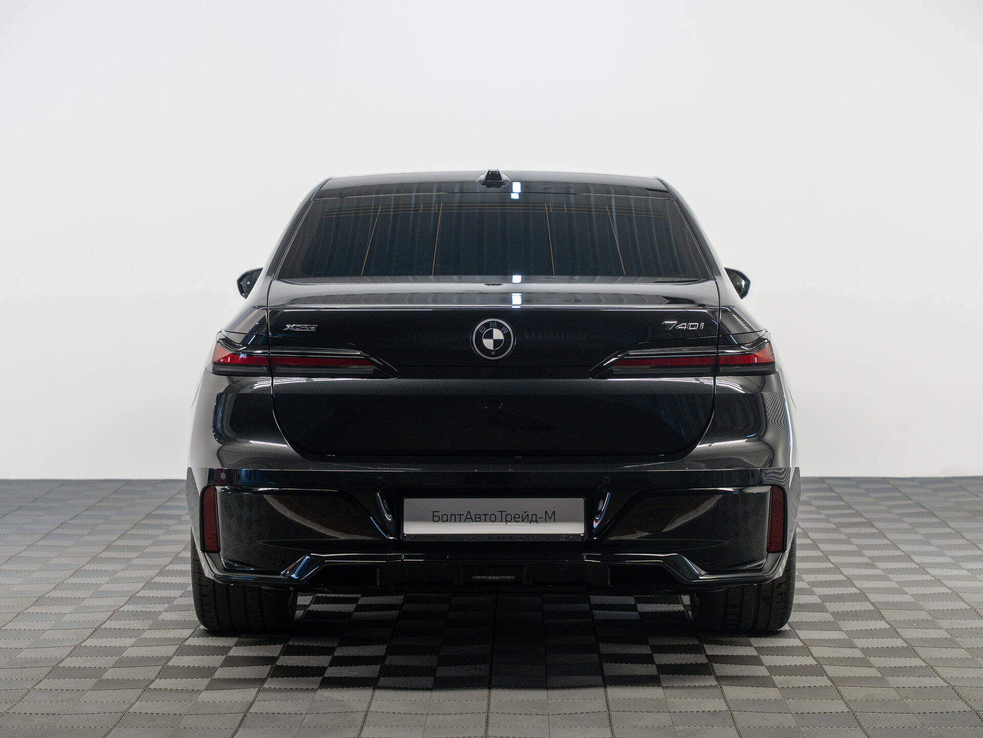 Автомобиль BMW 7 серии 740i xDrive 3.0 AT (380 л.с.) 4WD - 7