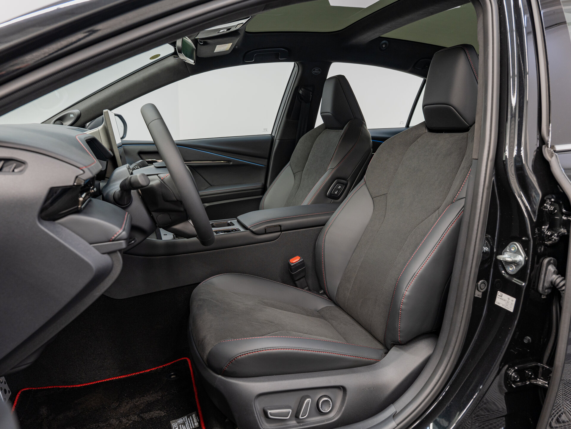 Автомобиль Toyota Camry 2.0hyb CVT (231 л.с.) - 18