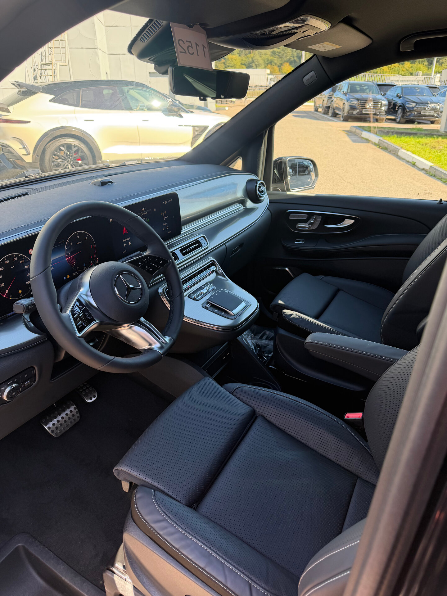 Автомобиль Mercedes-Benz V-Класс 300 d экстра длинный 2.0d AT (237 л.с.) 4WD - 5